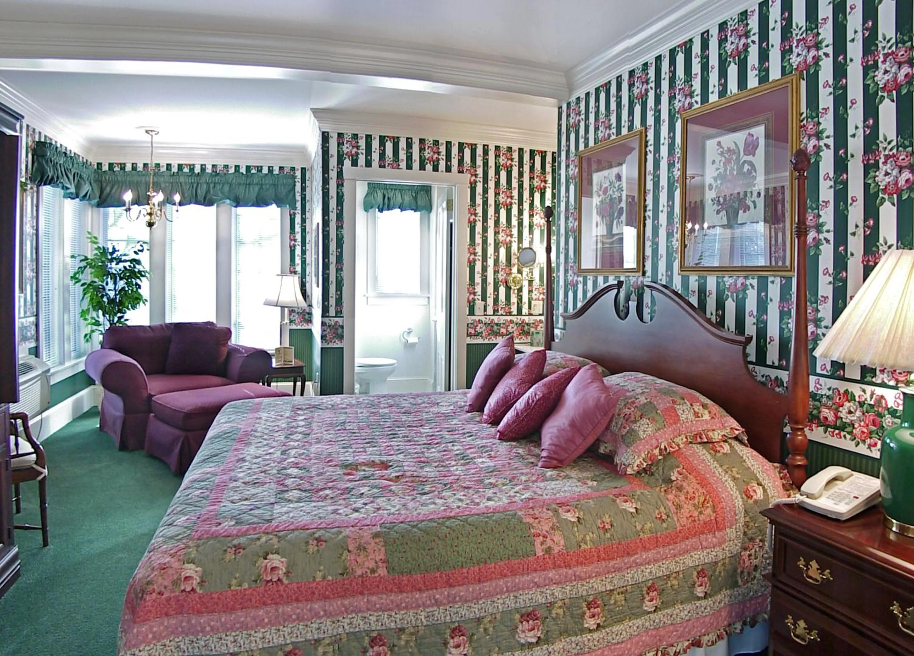 Day, Bed in Bird-in-Hand Village Inn & Suites