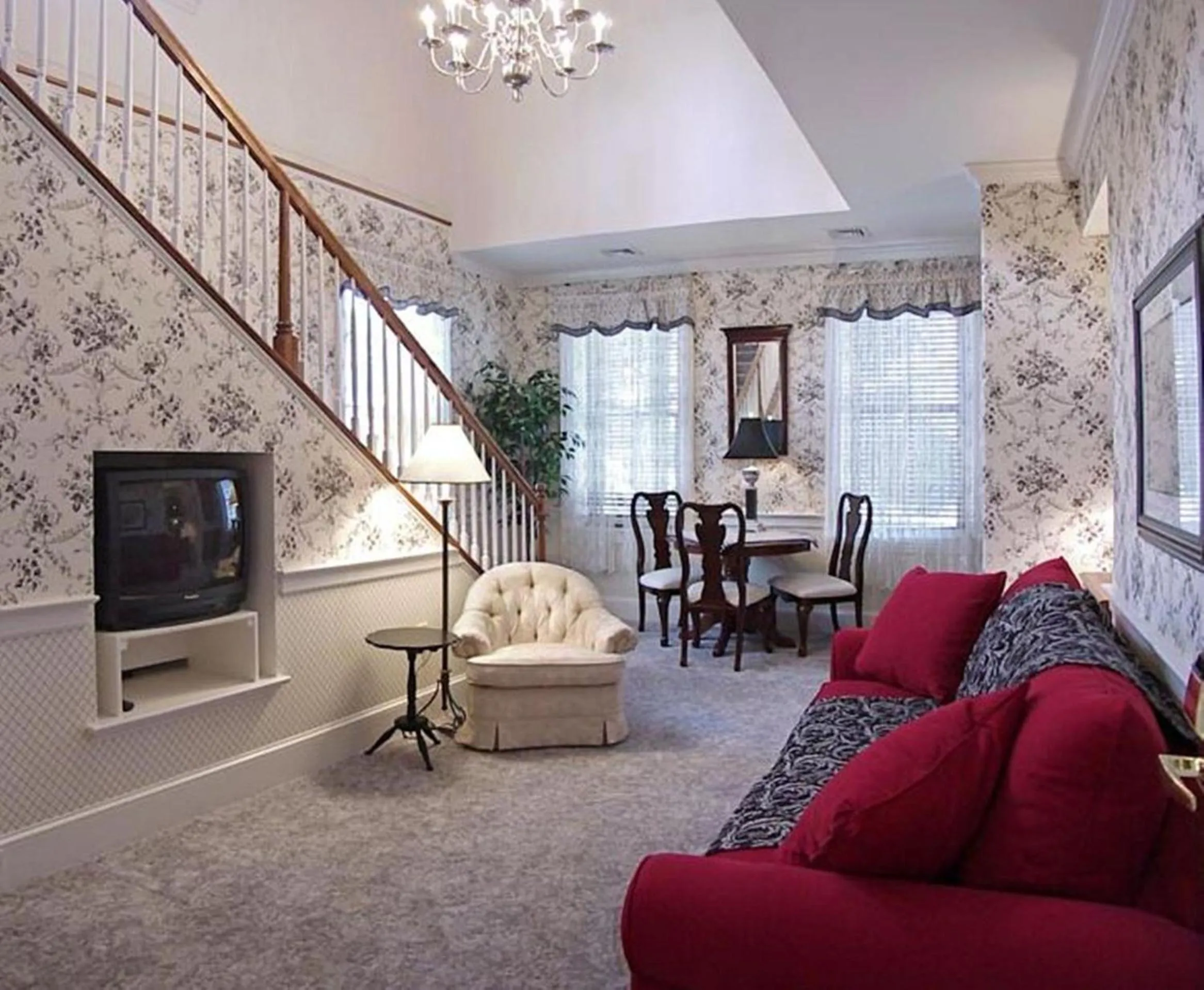 Living room in Bird-in-Hand Village Inn & Suites