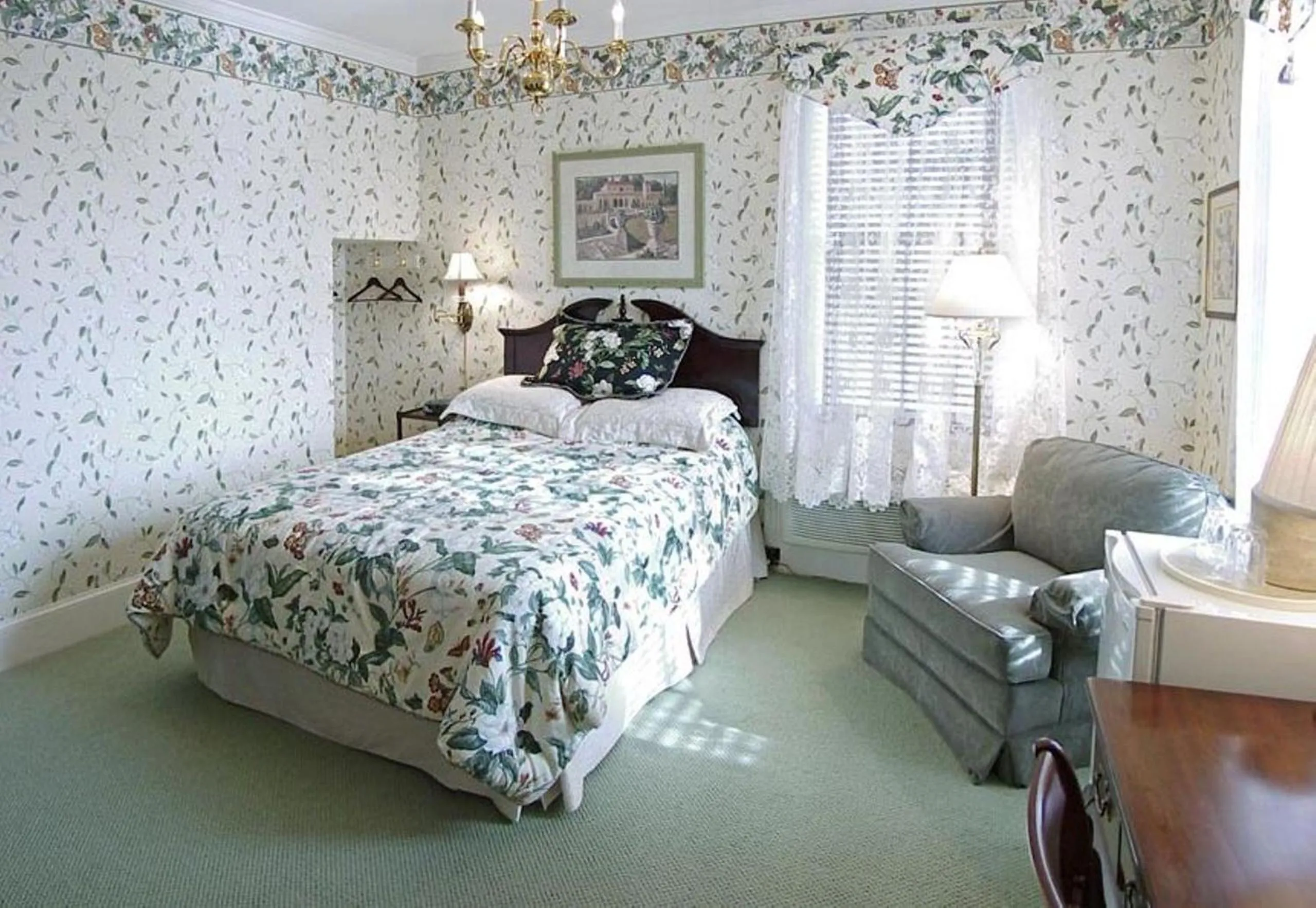 Photo of the whole room, Bed in Bird-in-Hand Village Inn & Suites