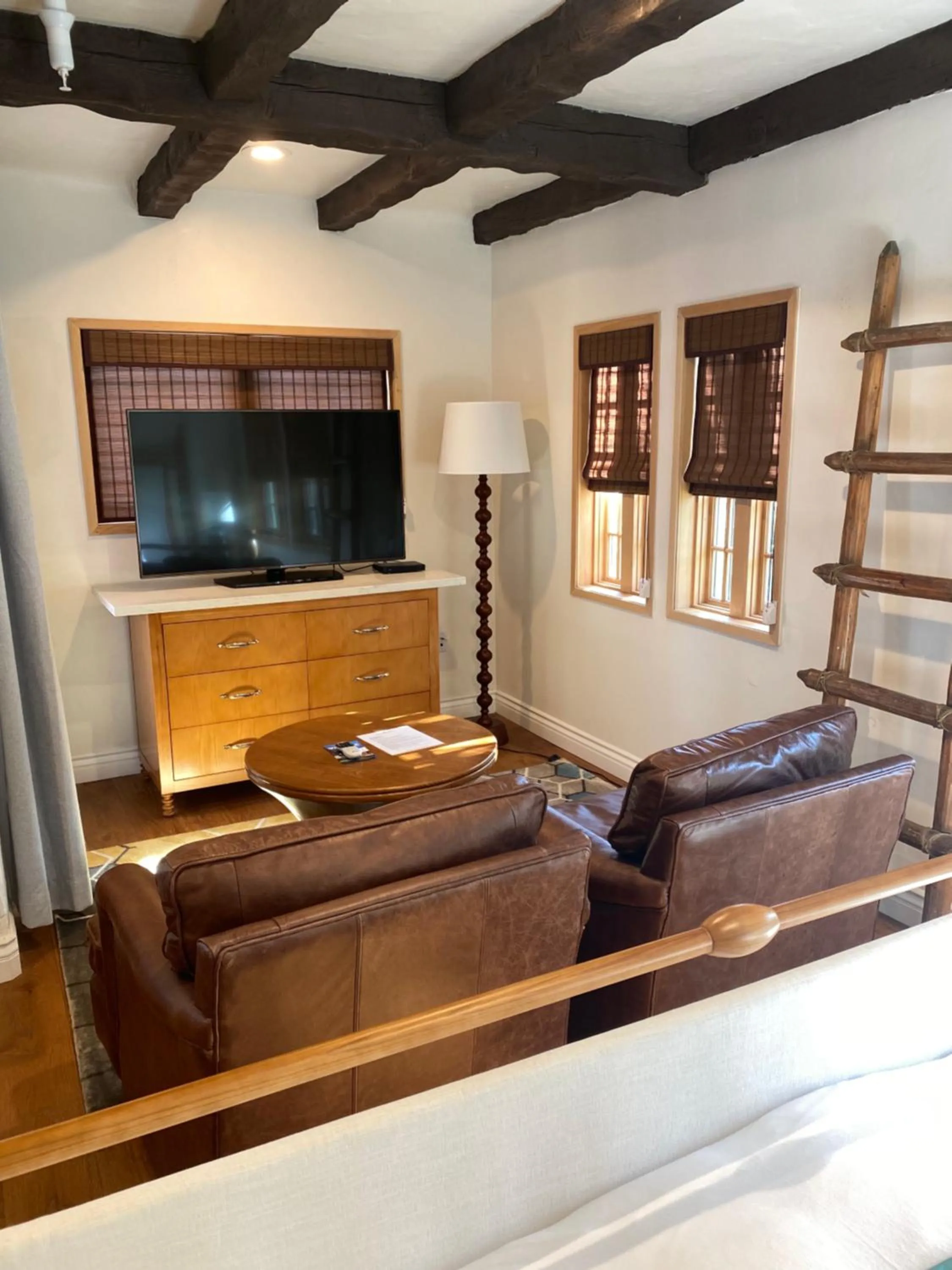 TV and multimedia in Zane Grey Pueblo Hotel