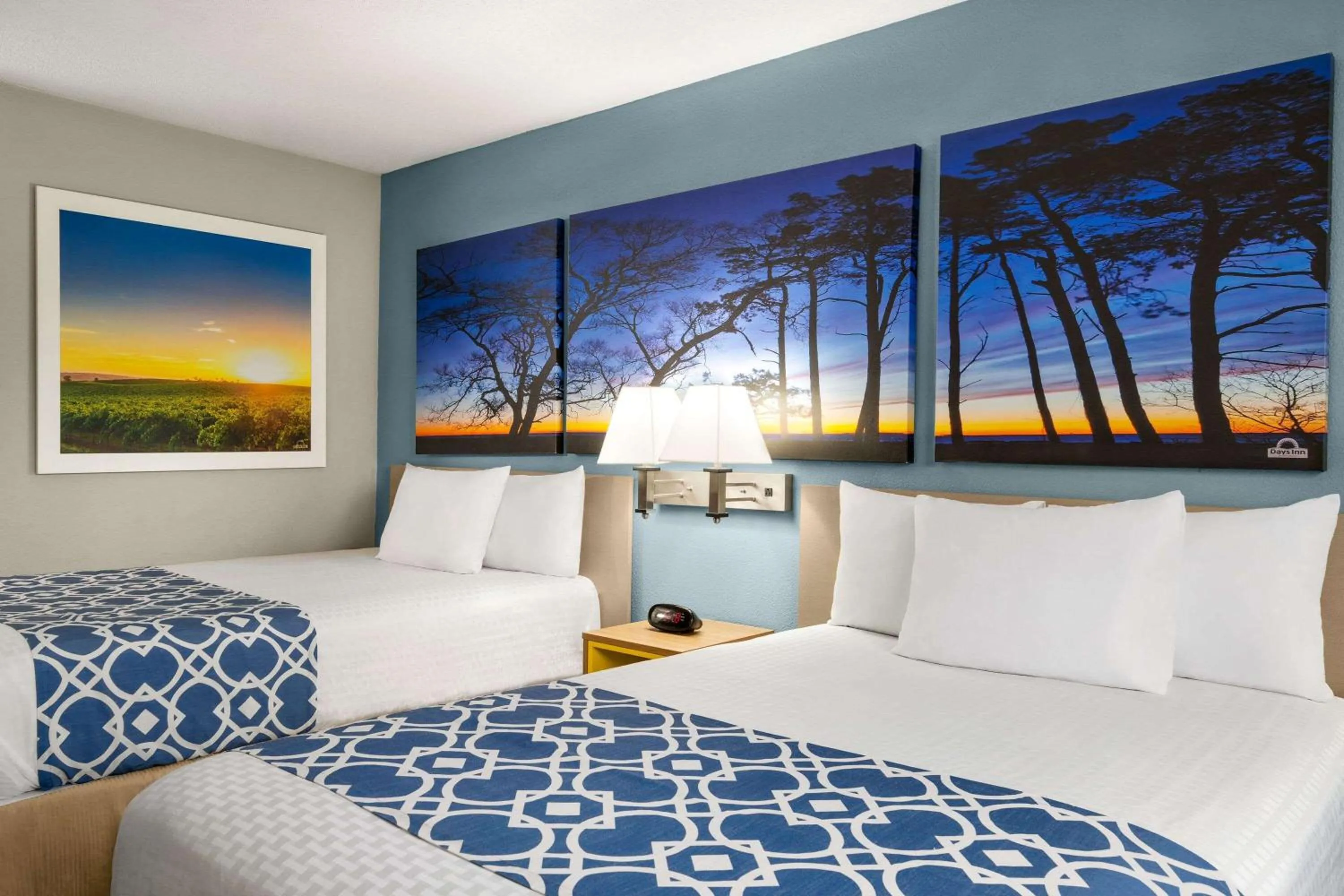 Photo of the whole room, Bed in Days Inn by Wyndham Canastota Verona