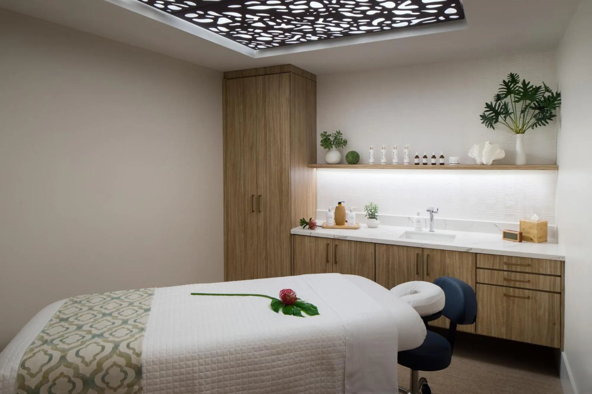 Massage in The Alfond Inn