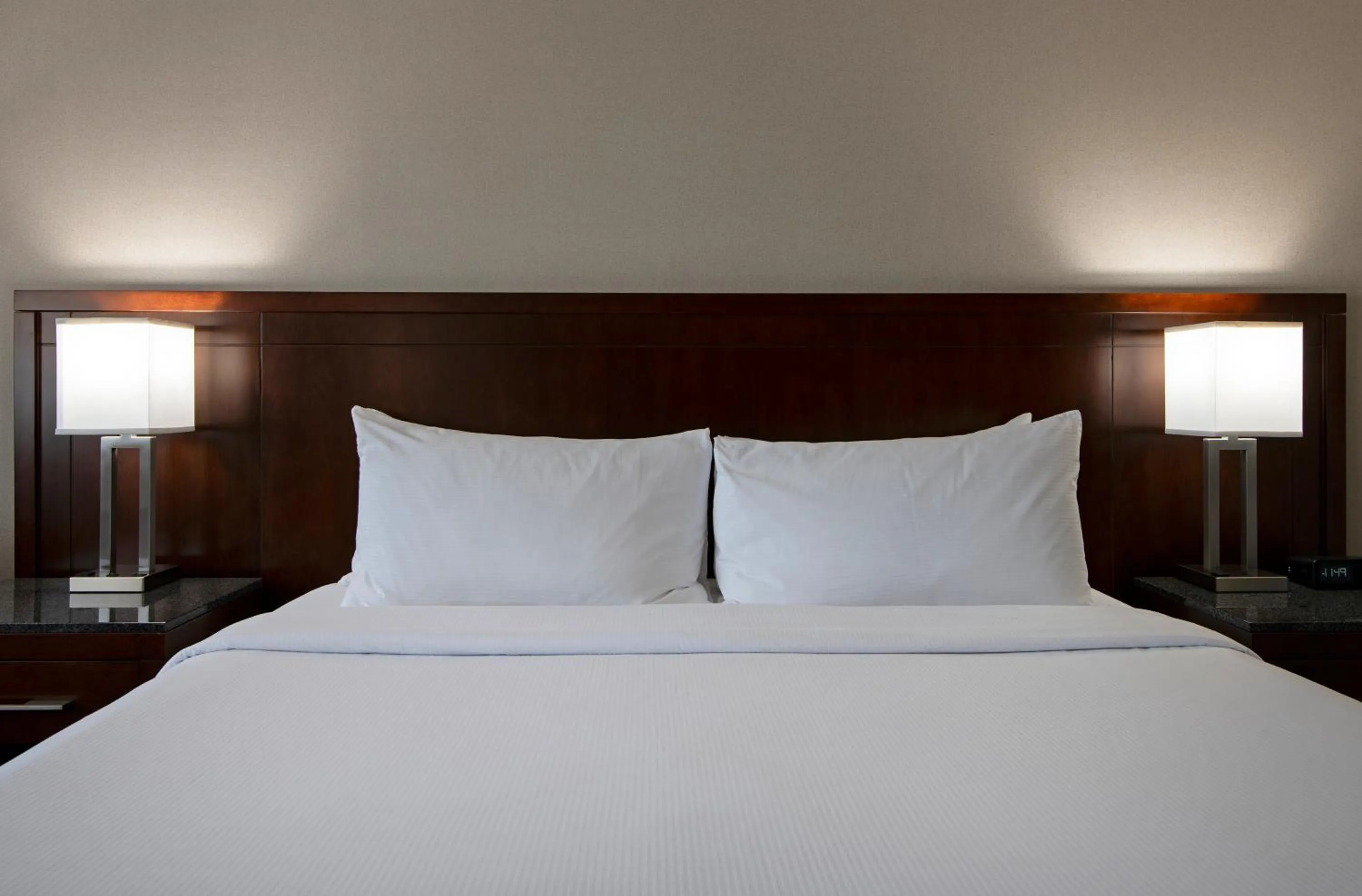 Bedroom, Bed in DoubleTree by Hilton - Kamloops