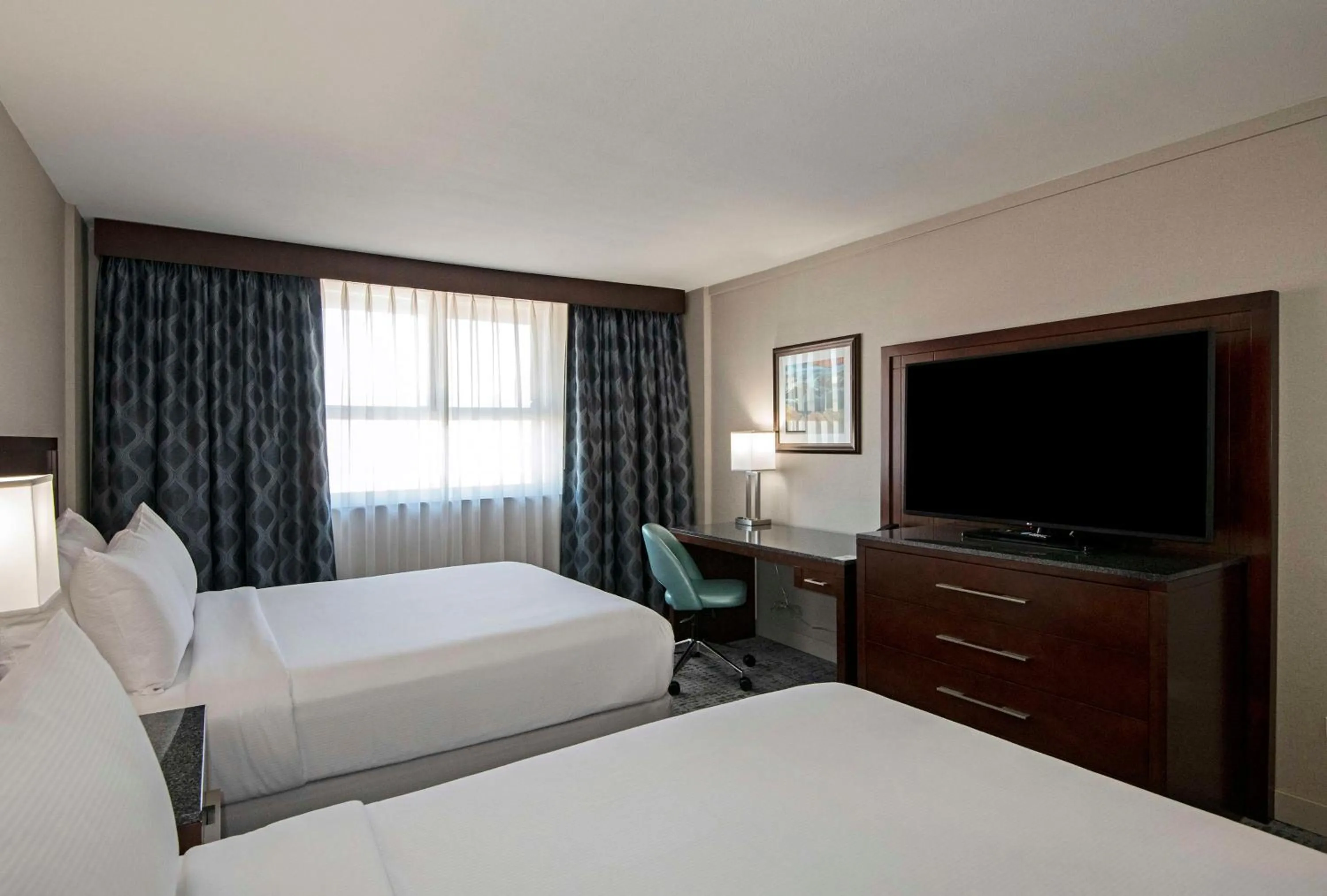 Bedroom, Bed in DoubleTree by Hilton - Kamloops