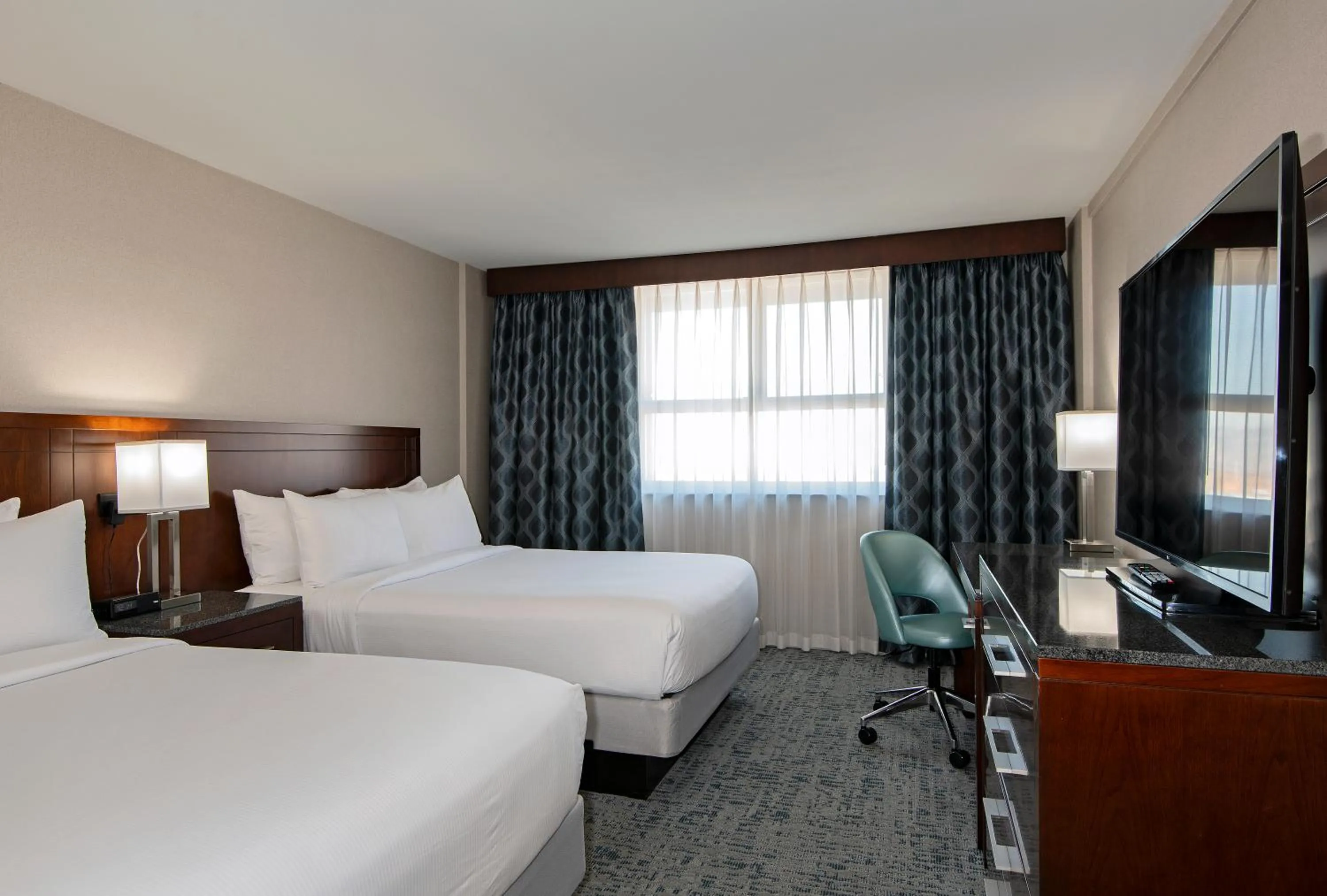 Bedroom, Bed in DoubleTree by Hilton - Kamloops