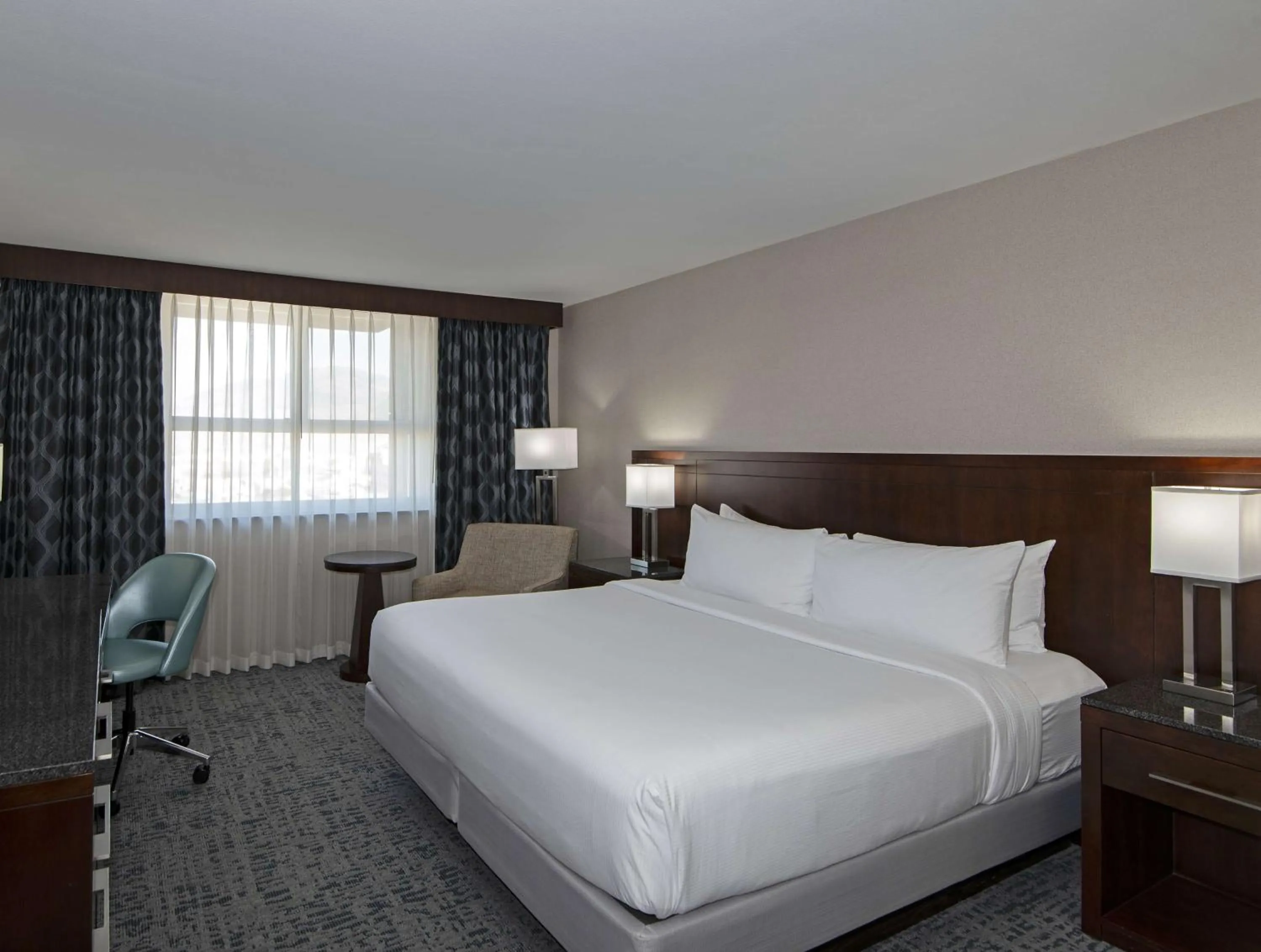 Bed in DoubleTree by Hilton - Kamloops