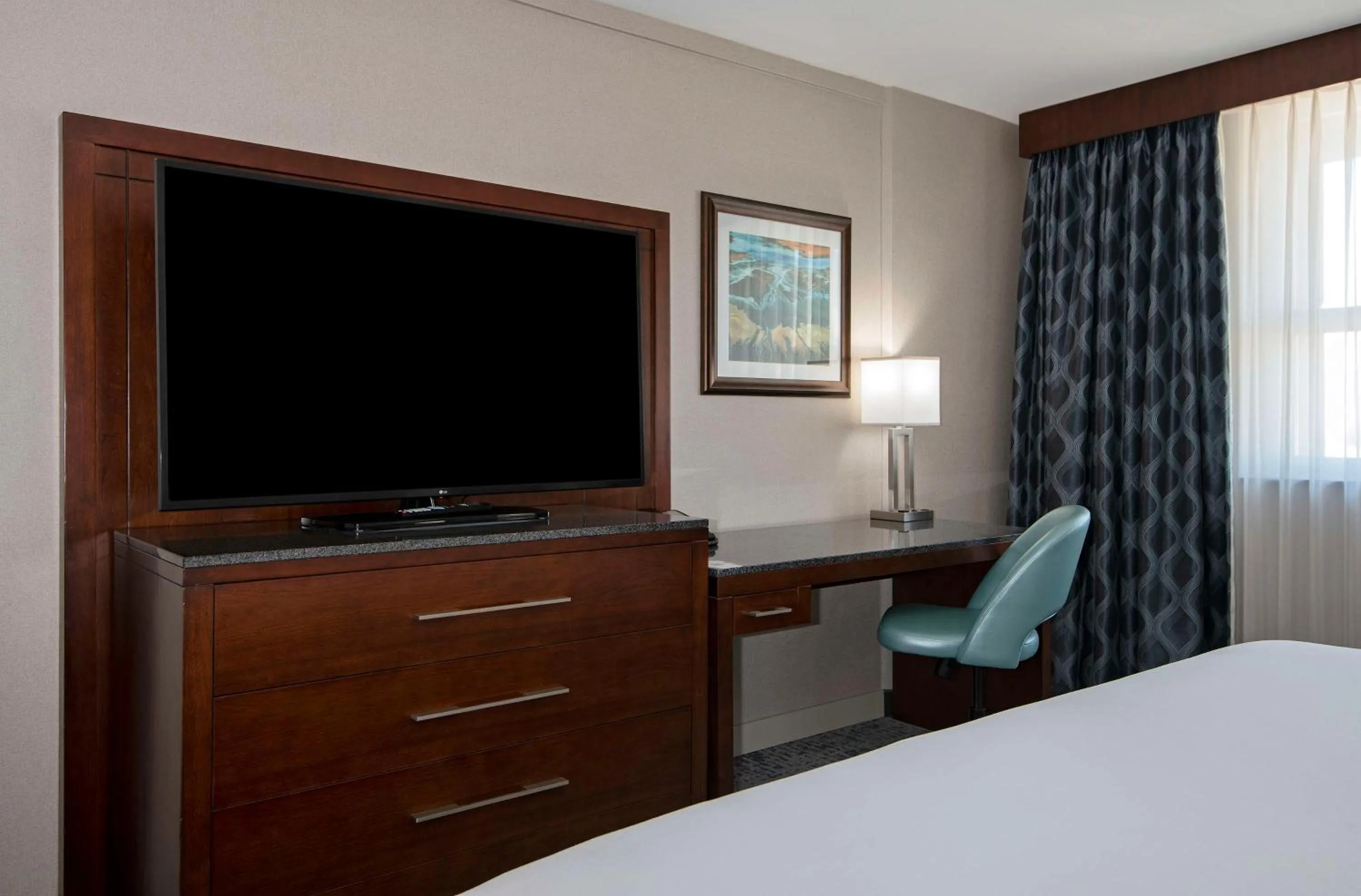 Bedroom, Bed in DoubleTree by Hilton - Kamloops