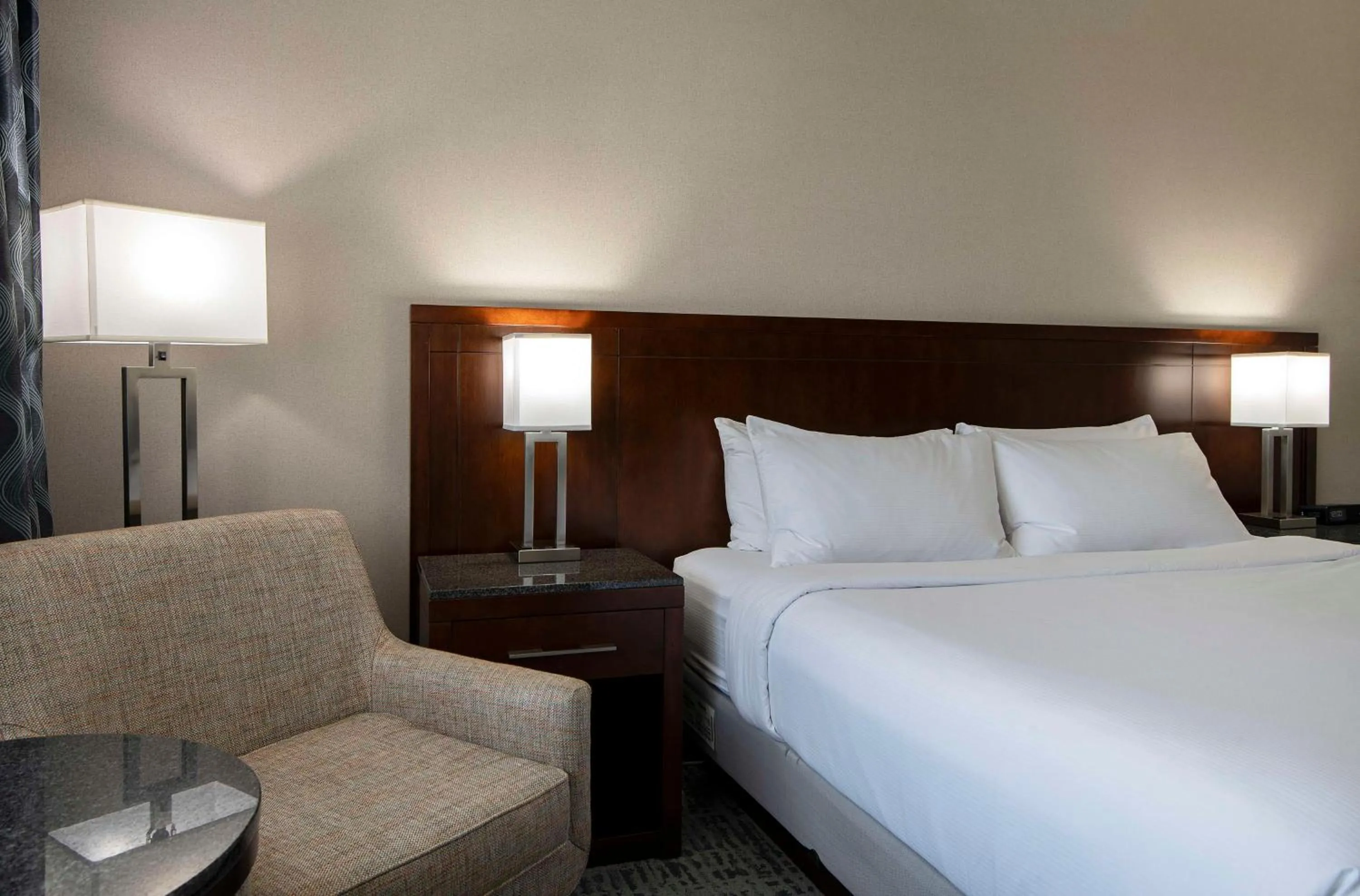 Bed in DoubleTree by Hilton - Kamloops