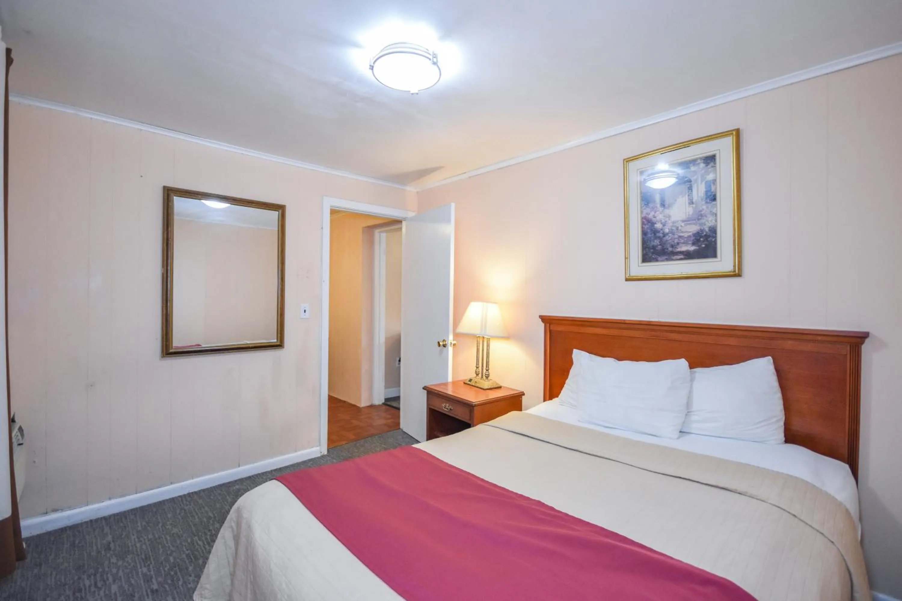 Bed in Monticello Inn- Framingham/ Boston