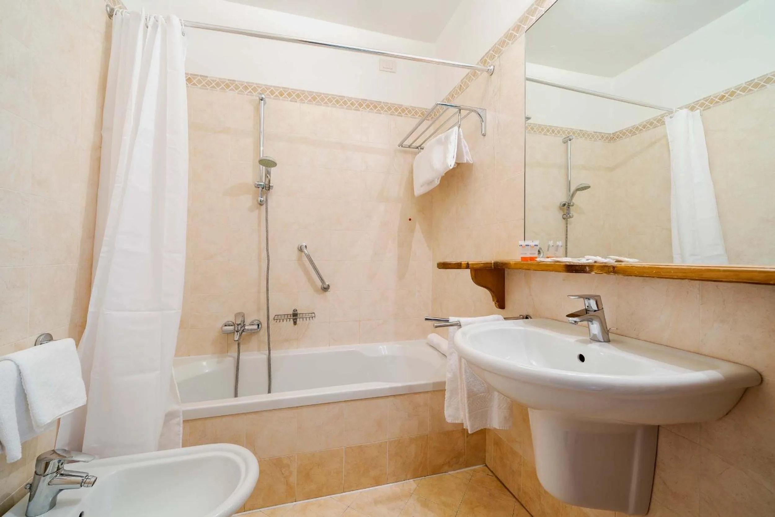 Hot Tub, Bathroom in Hotel Capannina