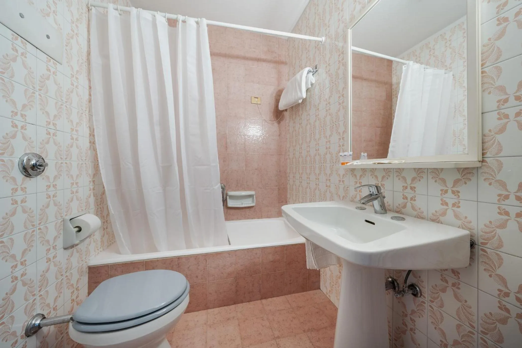 Toilet, Bathroom in Hotel Capannina