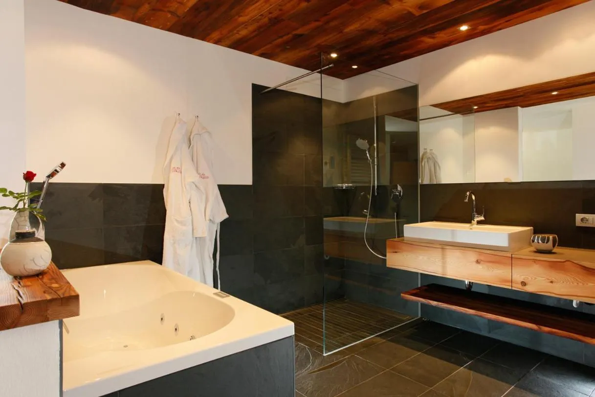 Bathroom in Hotel Ratschingserhof