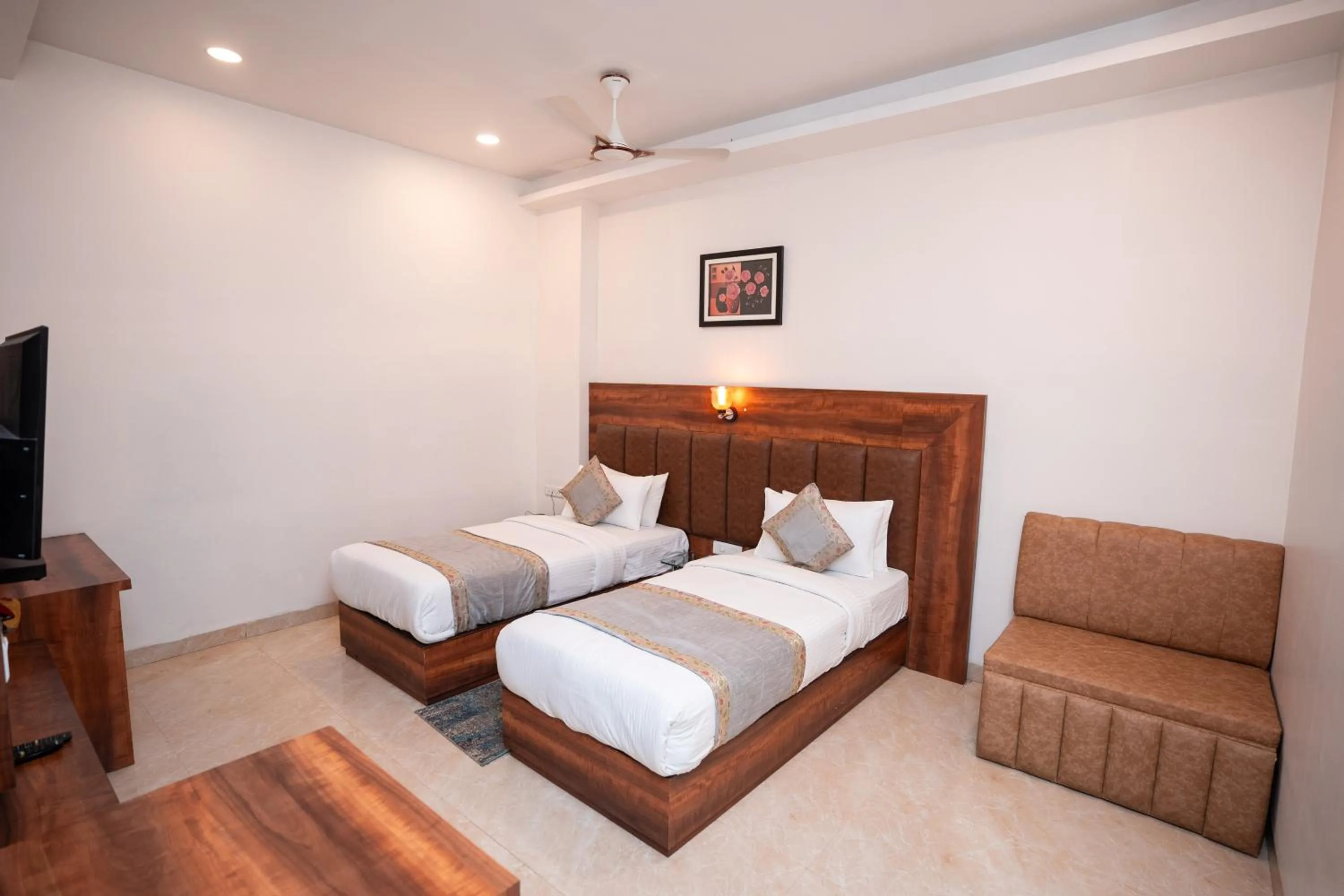 Bedroom, Bed in Hotel Radiance Courtyard