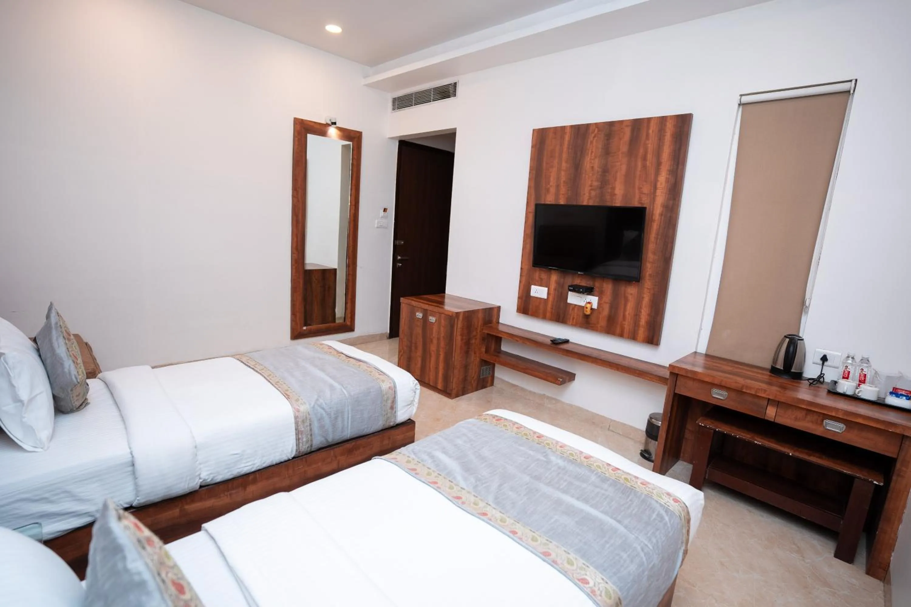 Bedroom, Bed in Hotel Radiance Courtyard