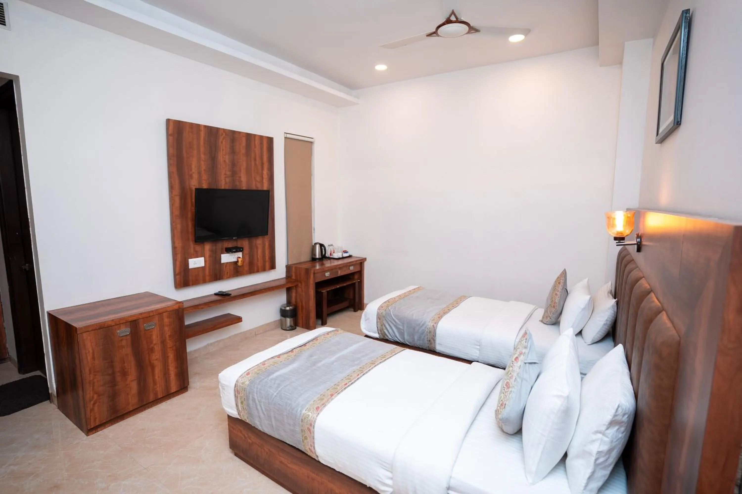 Bedroom, Bed in Hotel Radiance Courtyard