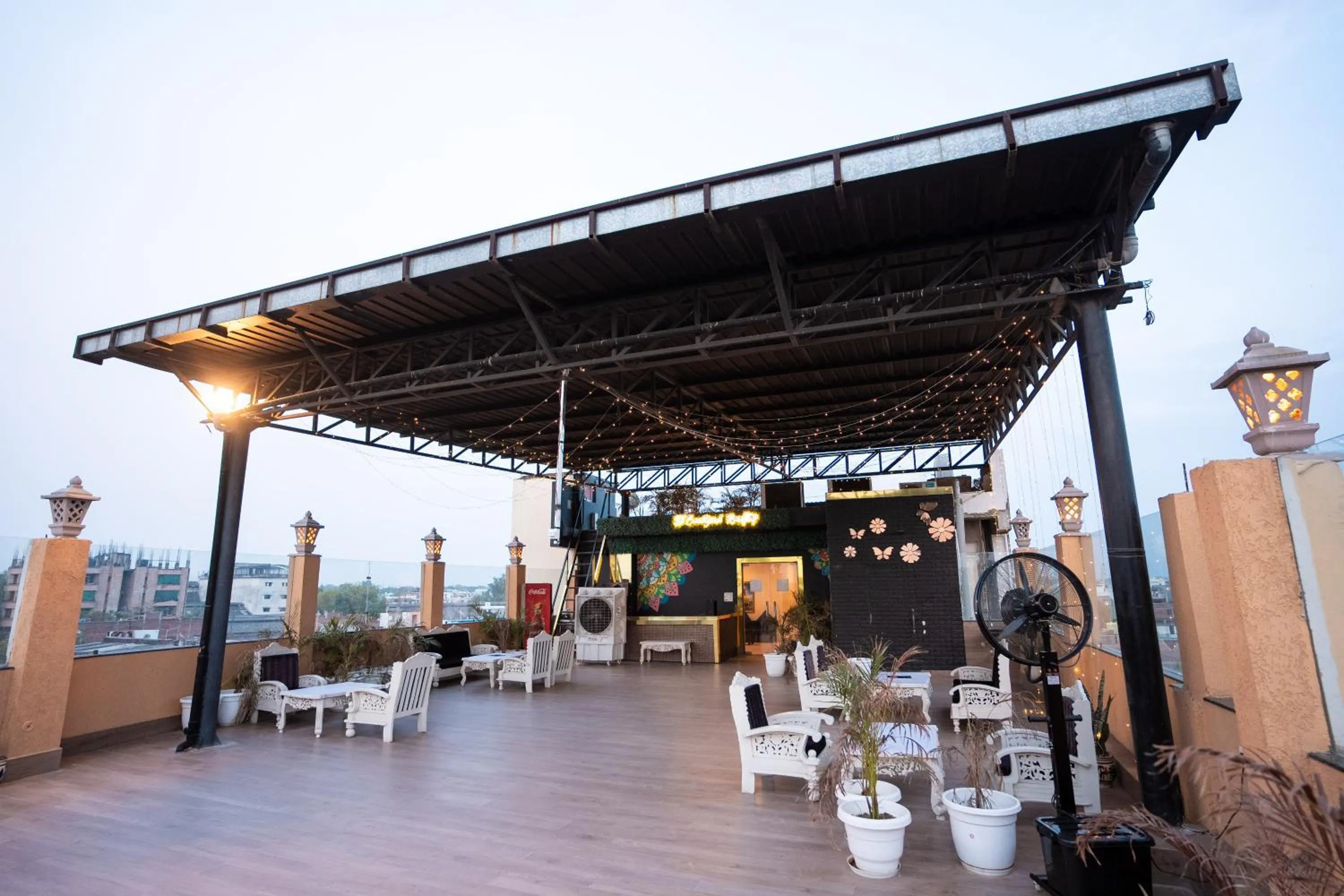 Restaurant/places to eat in Hotel Radiance Courtyard