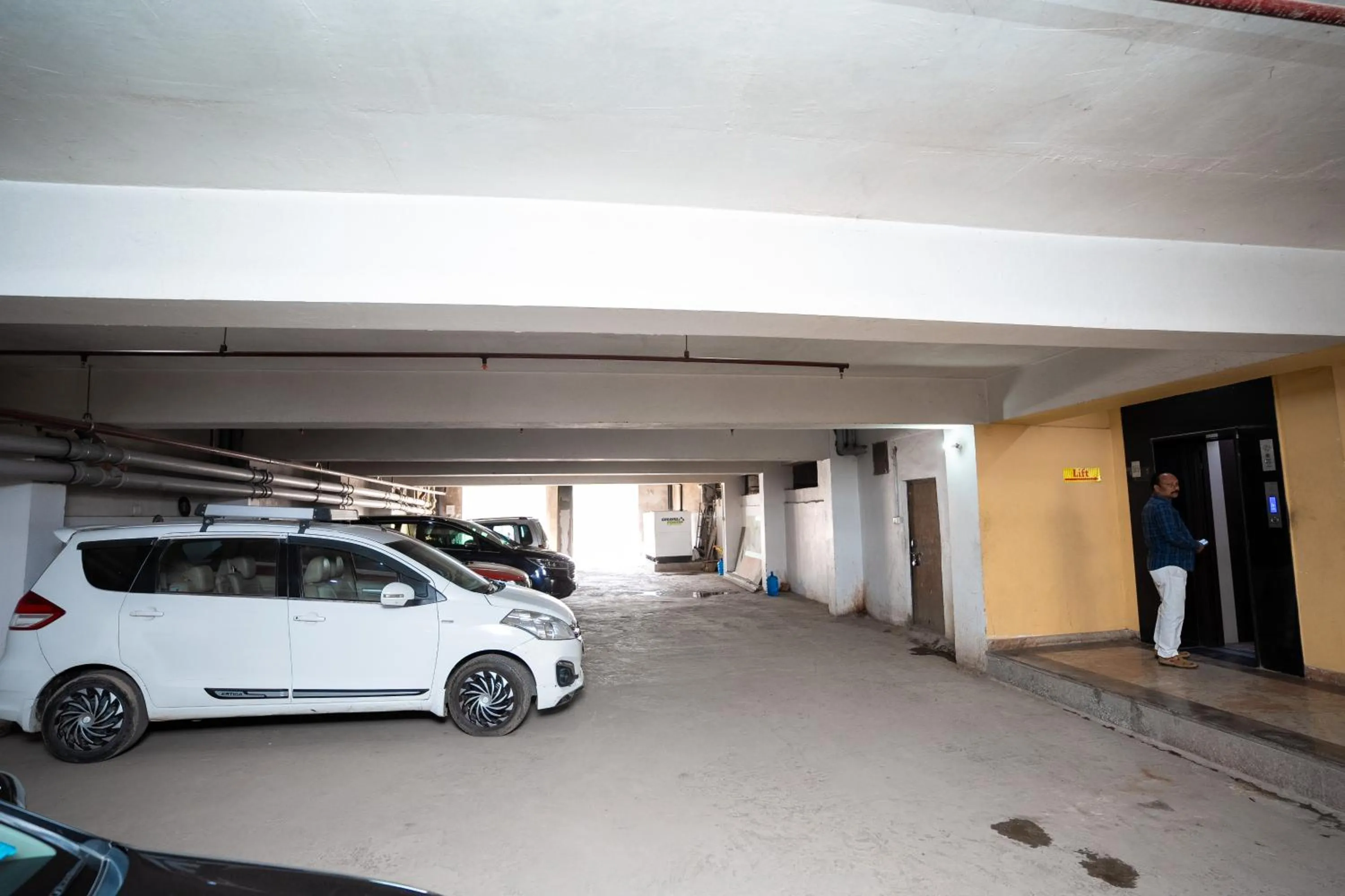 Parking in Hotel Radiance Courtyard