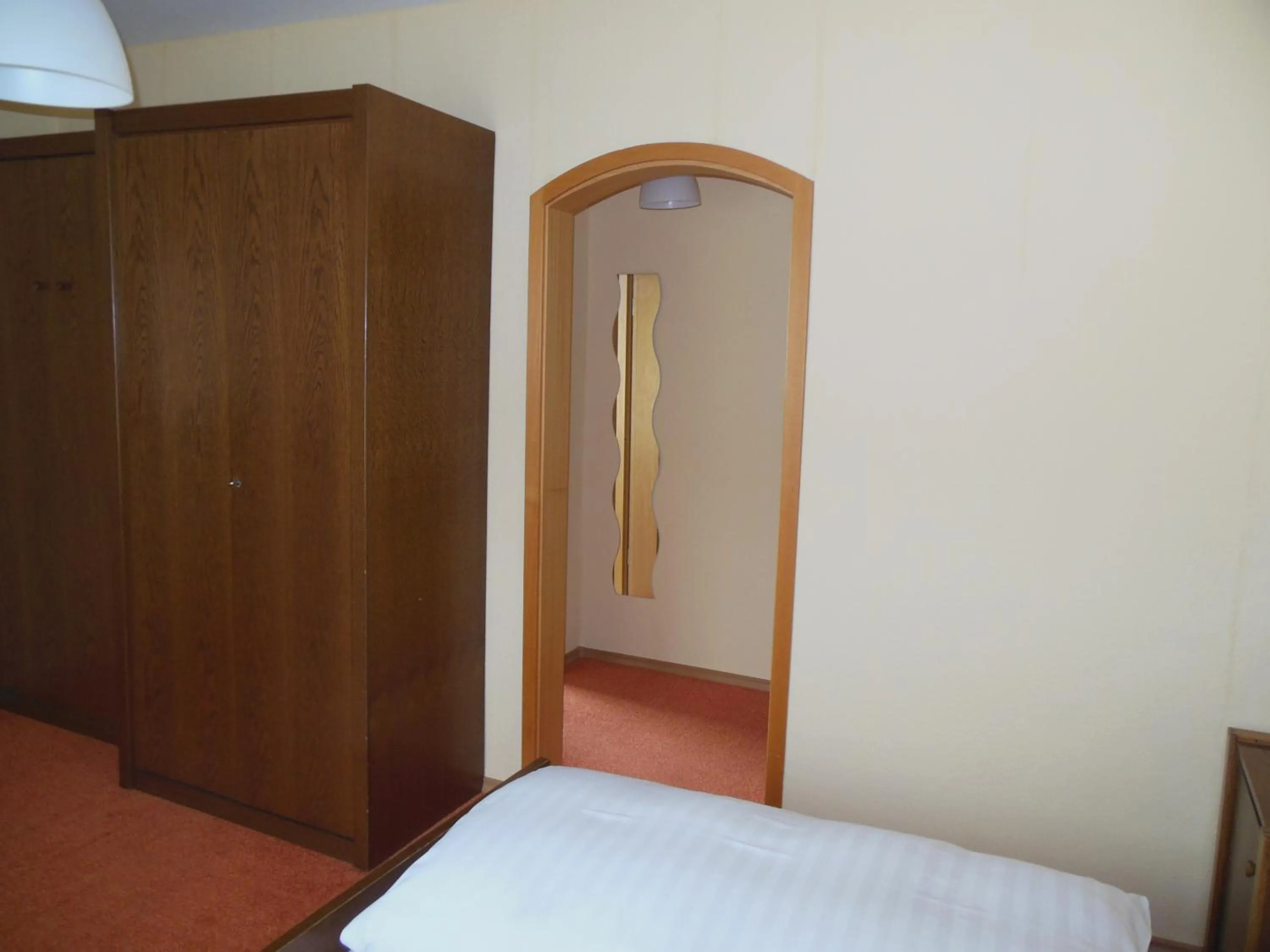 Day, Bed in Grüner Baum