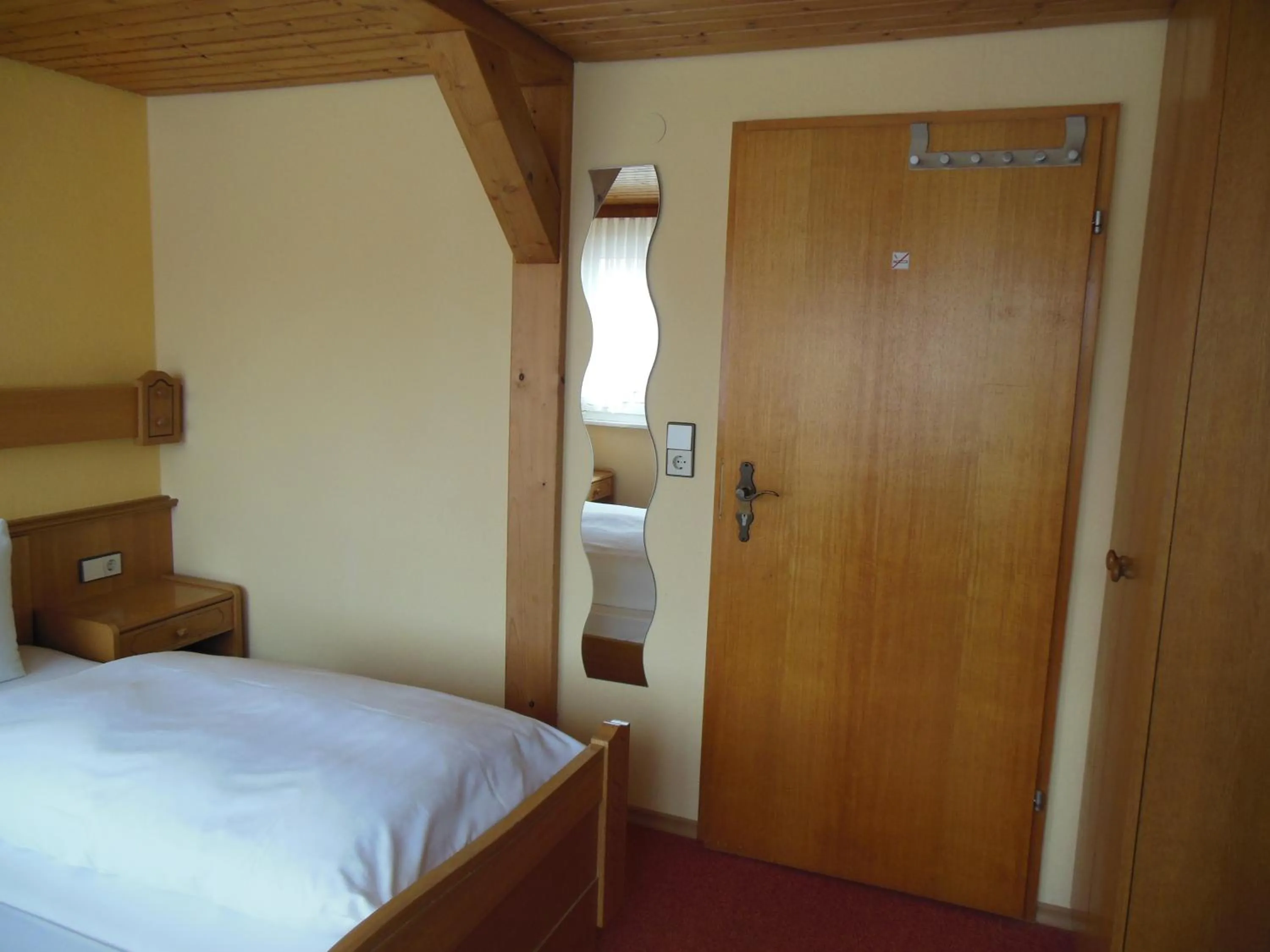 Day, Bed in Grüner Baum