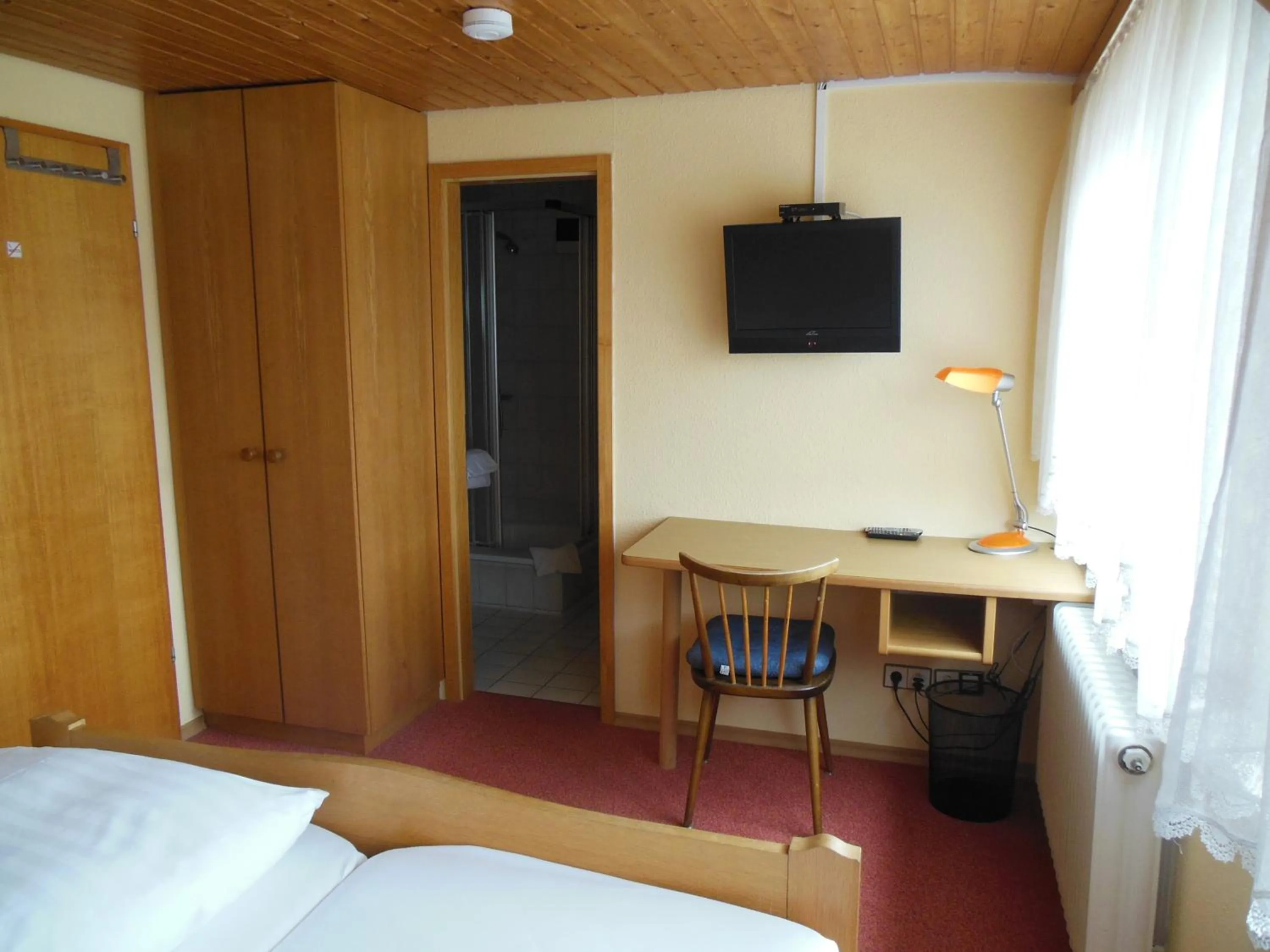 Day, Bed in Grüner Baum