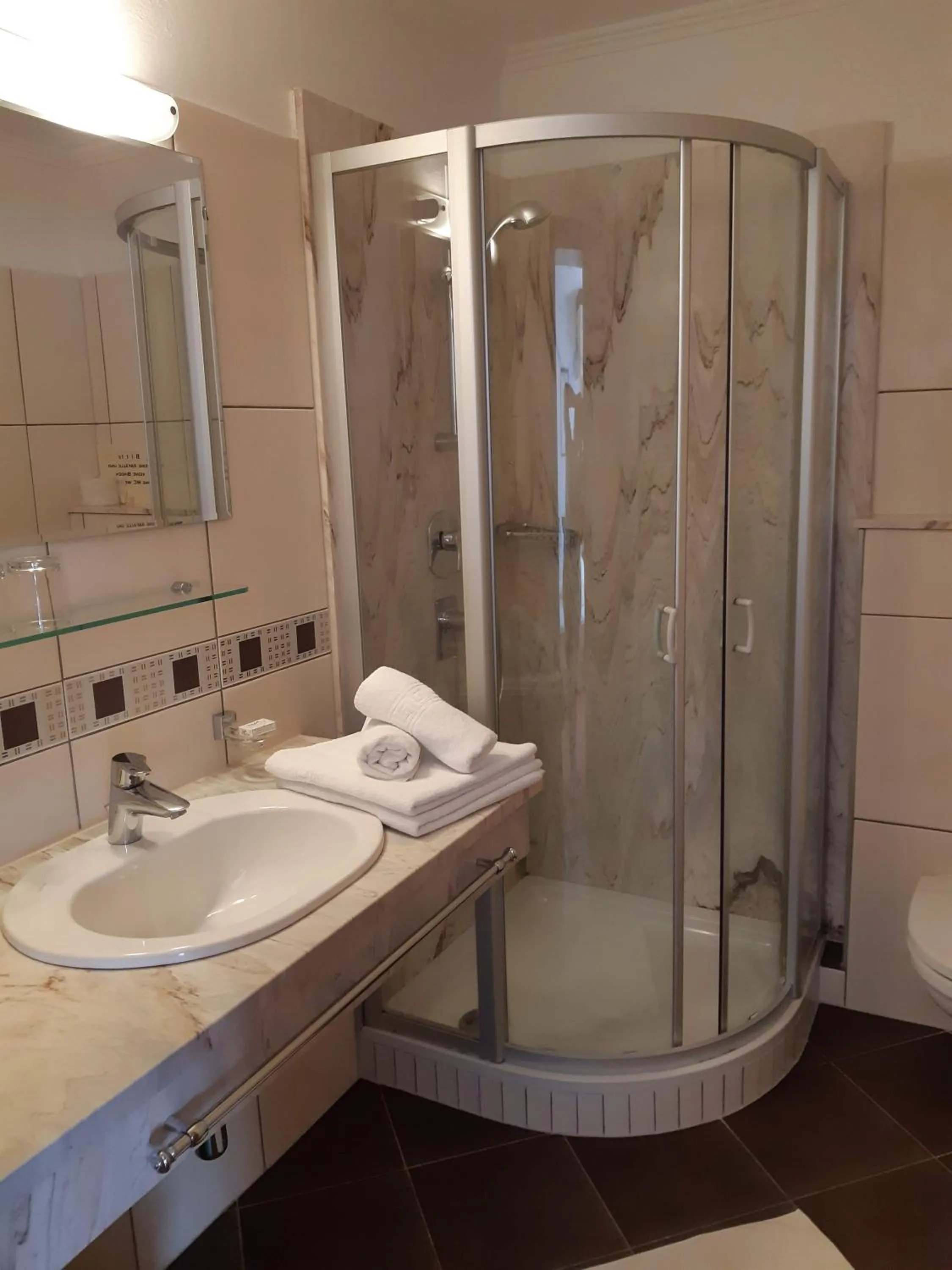 Bathroom in Gasthof Weißkugel