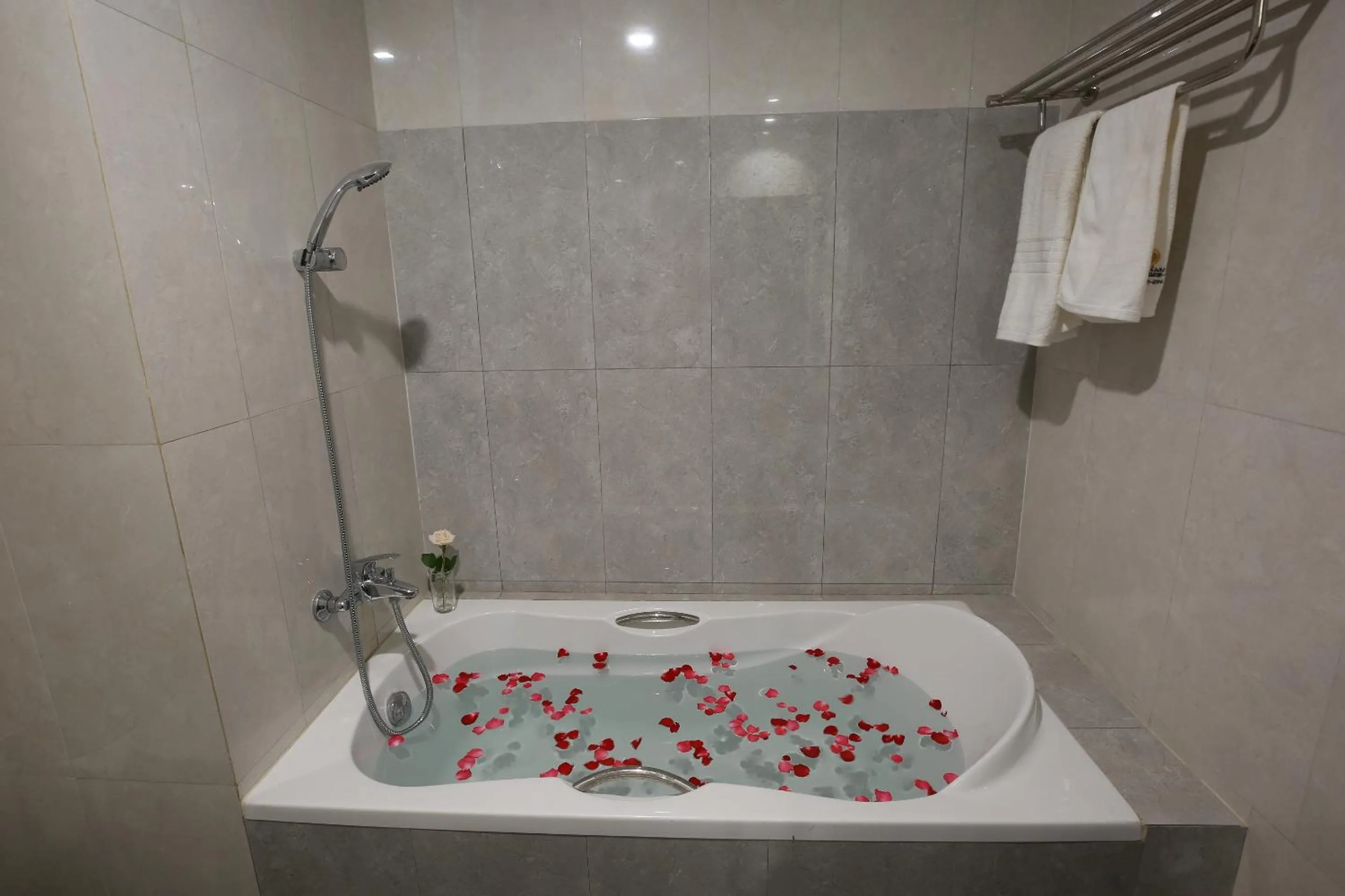 Shower in Acacia Hotel Bagan