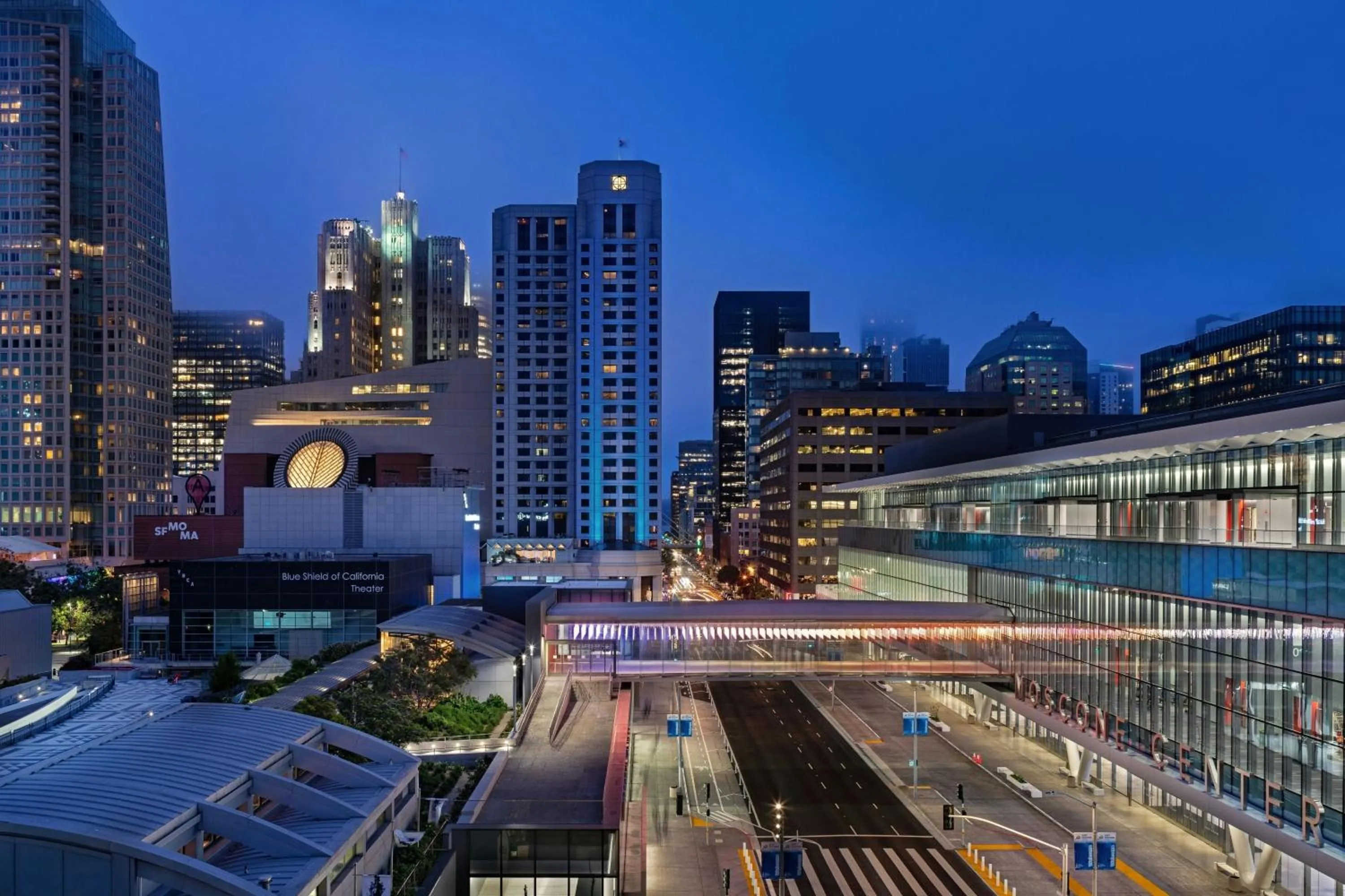 Property building in W San Francisco