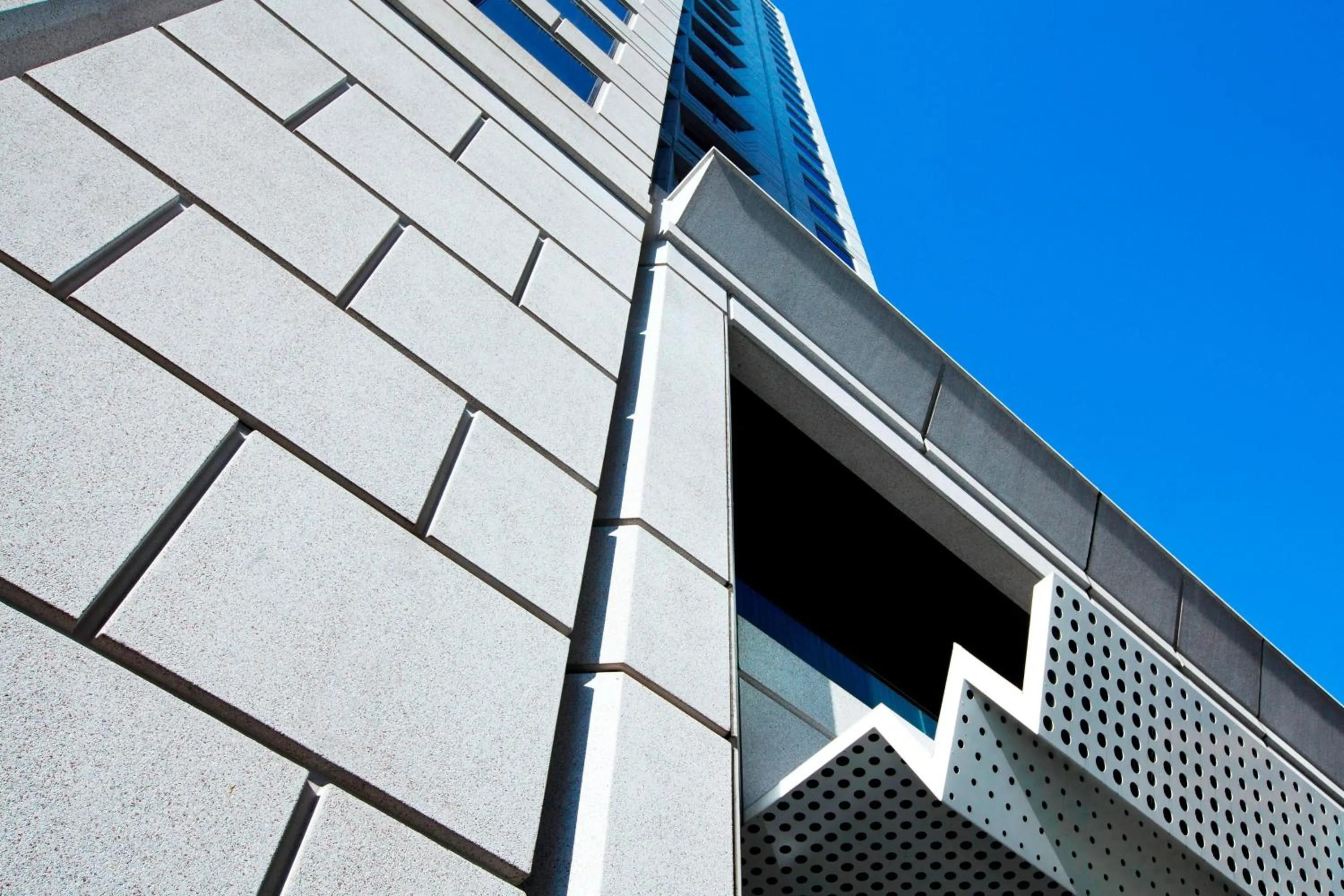 Property building in W San Francisco