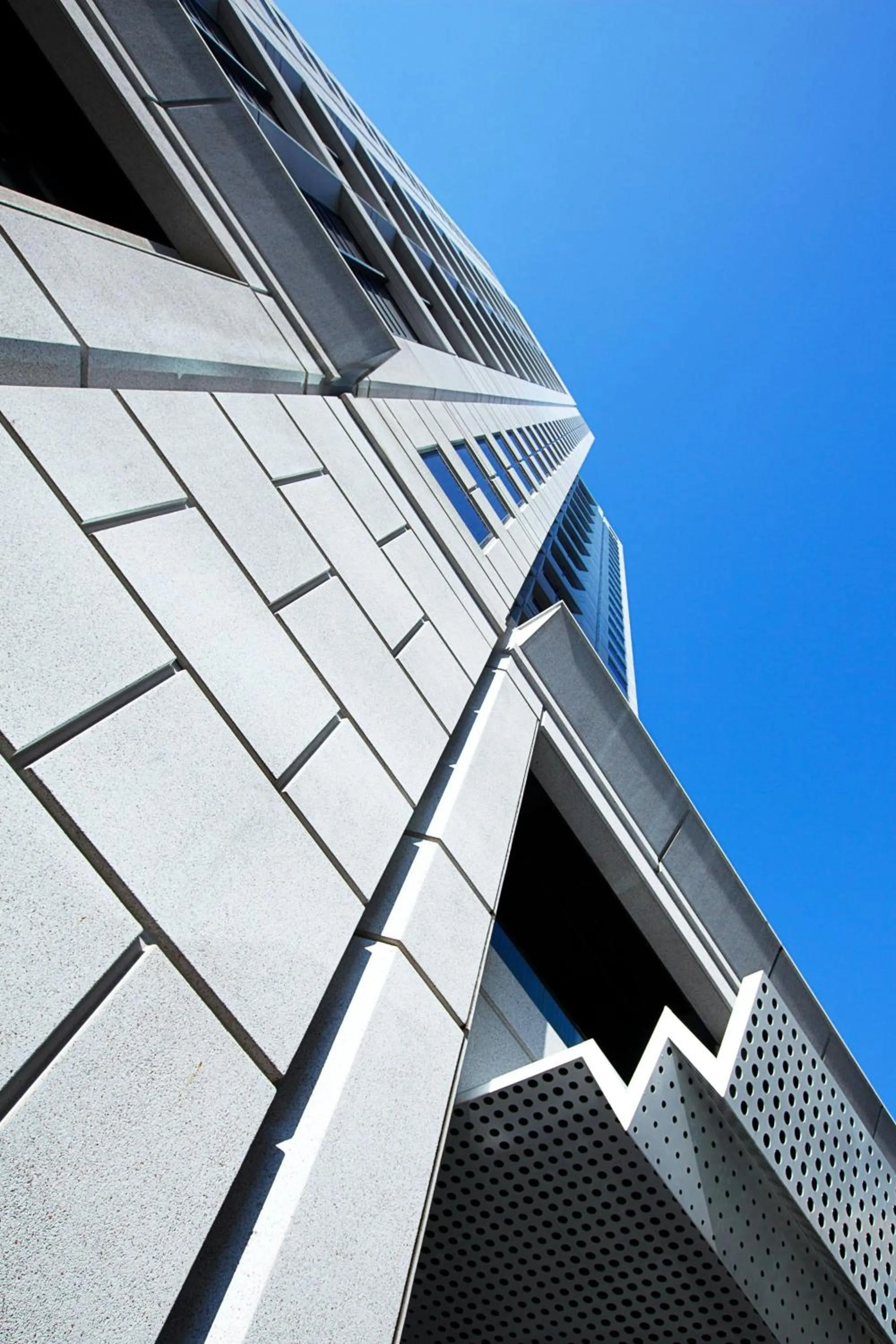 Property building in W San Francisco