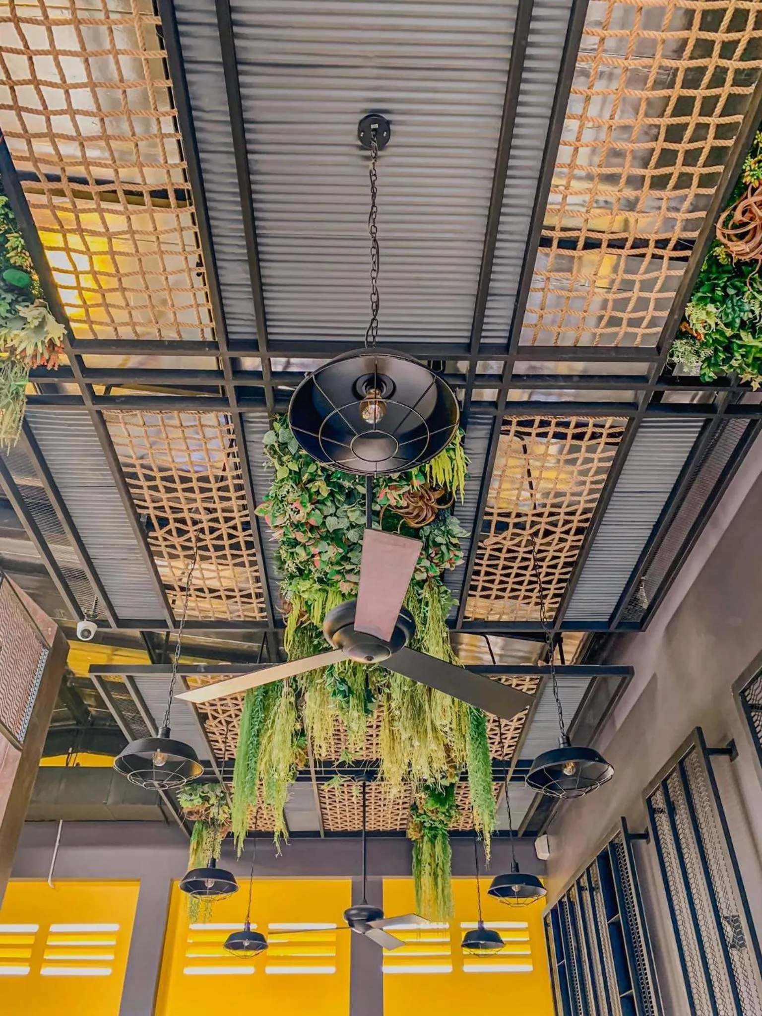 Restaurant/places to eat in The Twizt - Lifestyle Hostel & Hotel