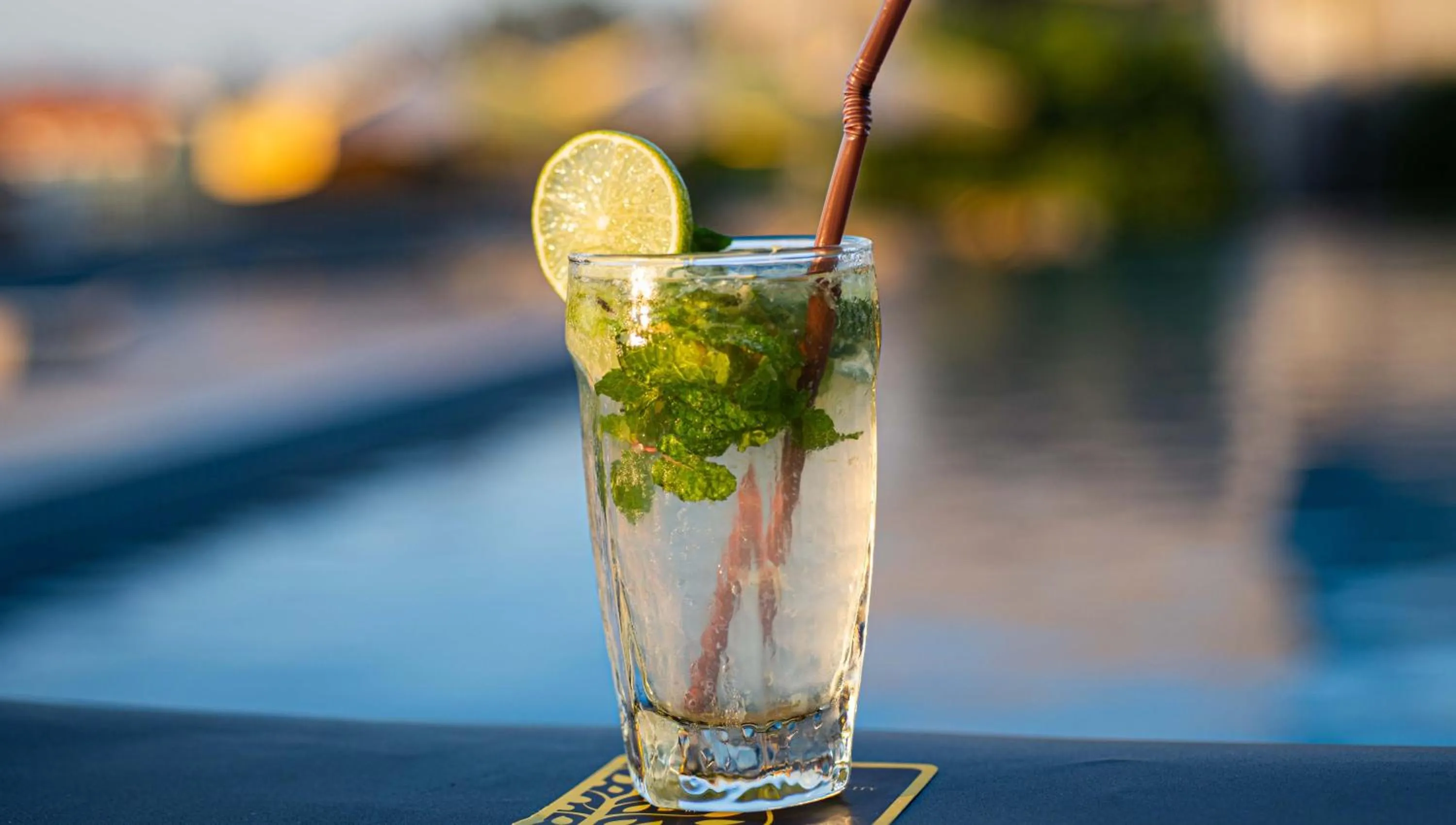 Food and drinks in The Twizt - Lifestyle Hostel & Hotel