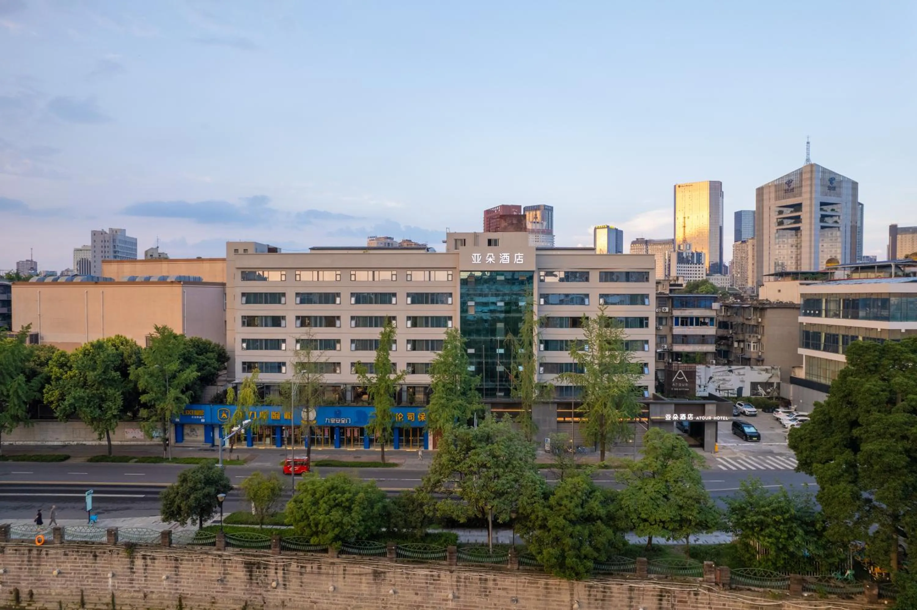 Property building in Atour Hotel Chengdu Wuhou Temple