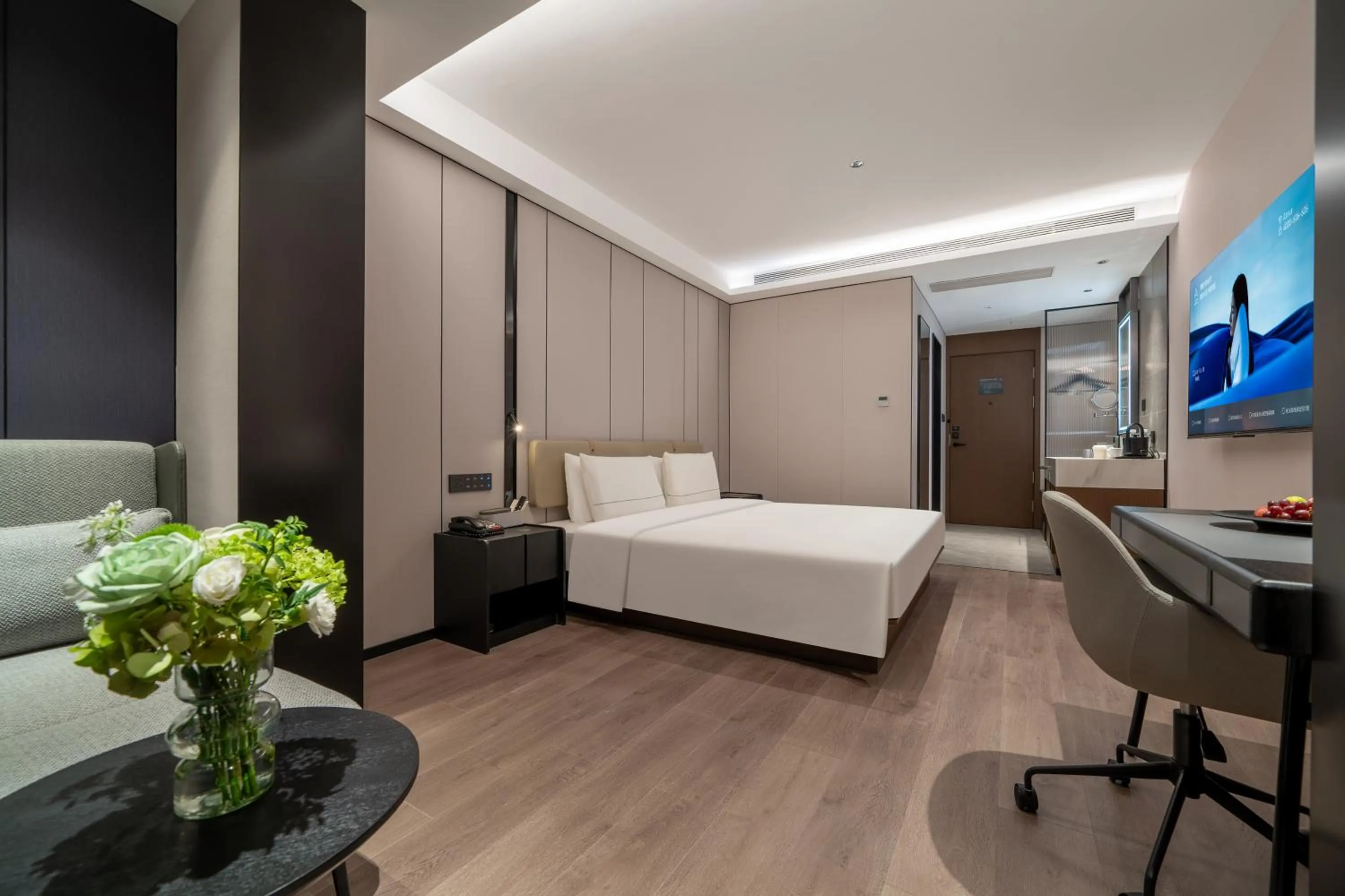 Communal lounge/ TV room, Bed in Atour Hotel Chengdu Wuhou Temple