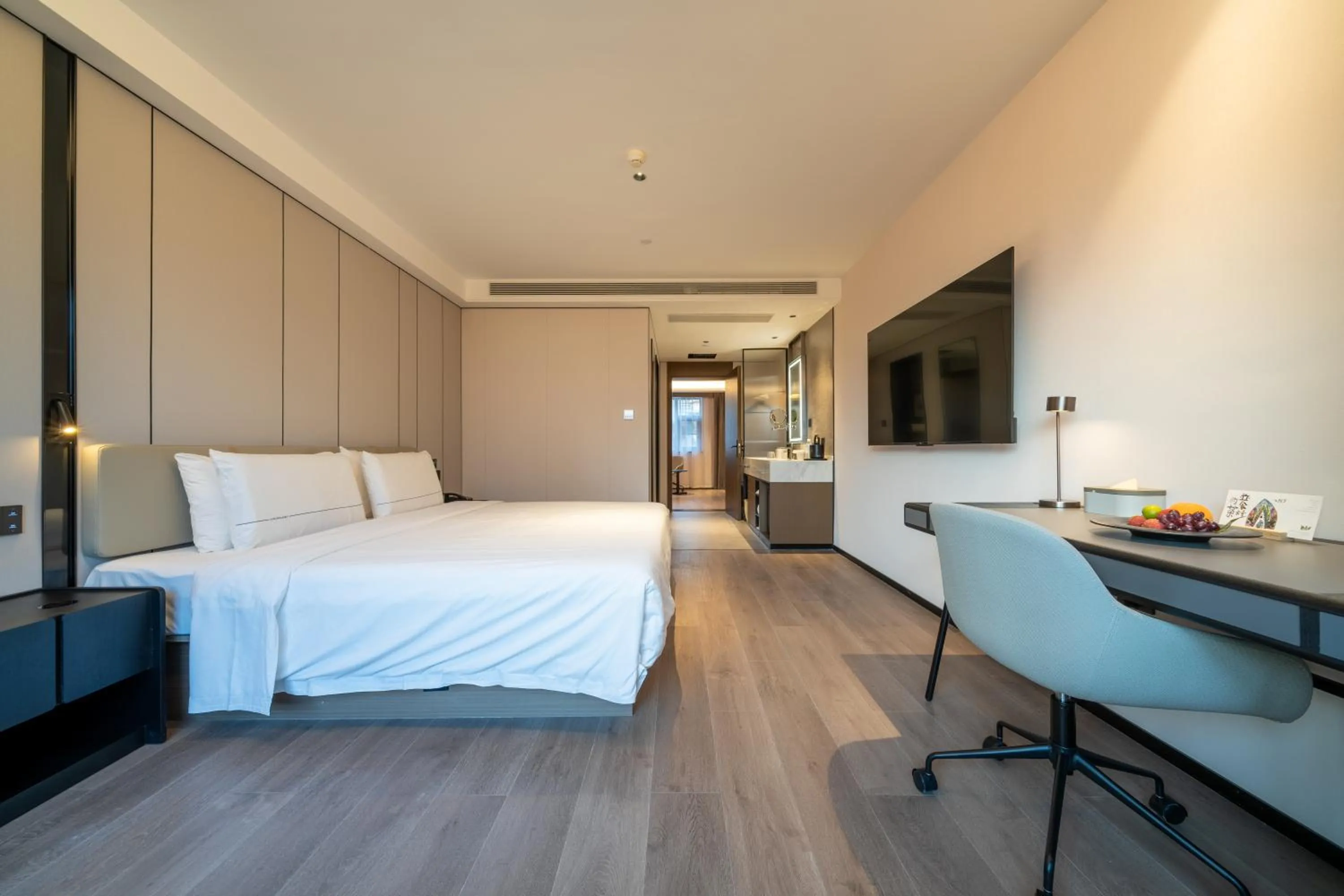 Living room, Bed in Atour Hotel Chengdu Wuhou Temple