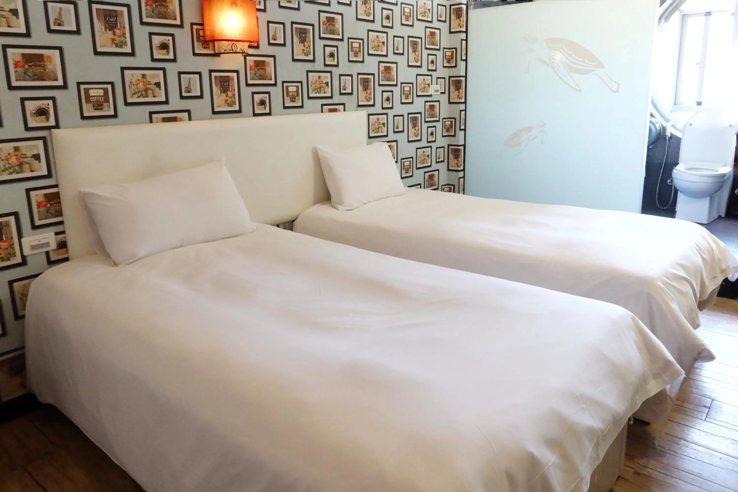 Photo of the whole room, Bed in Love River Inn 愛河日央