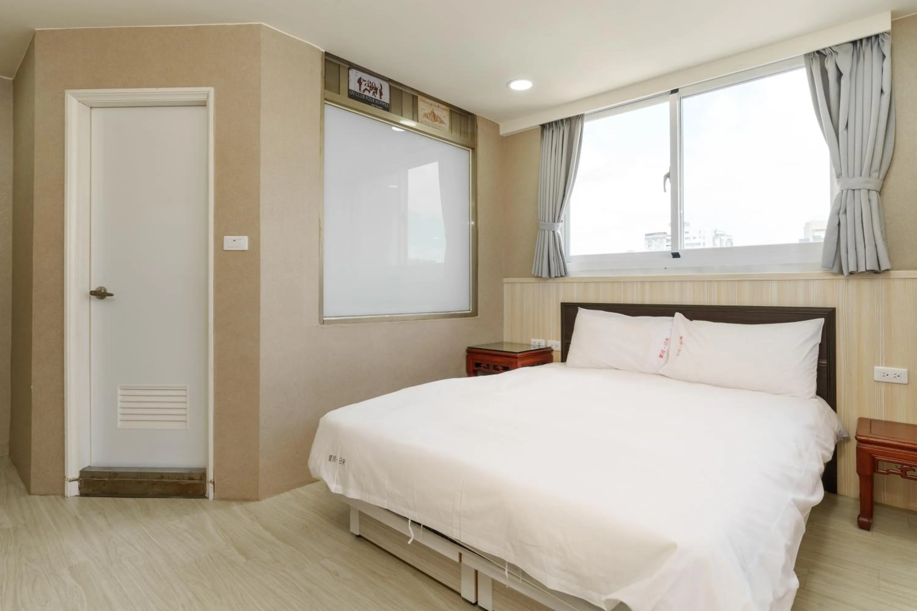 Bedroom, Bed in Love River Inn 愛河日央