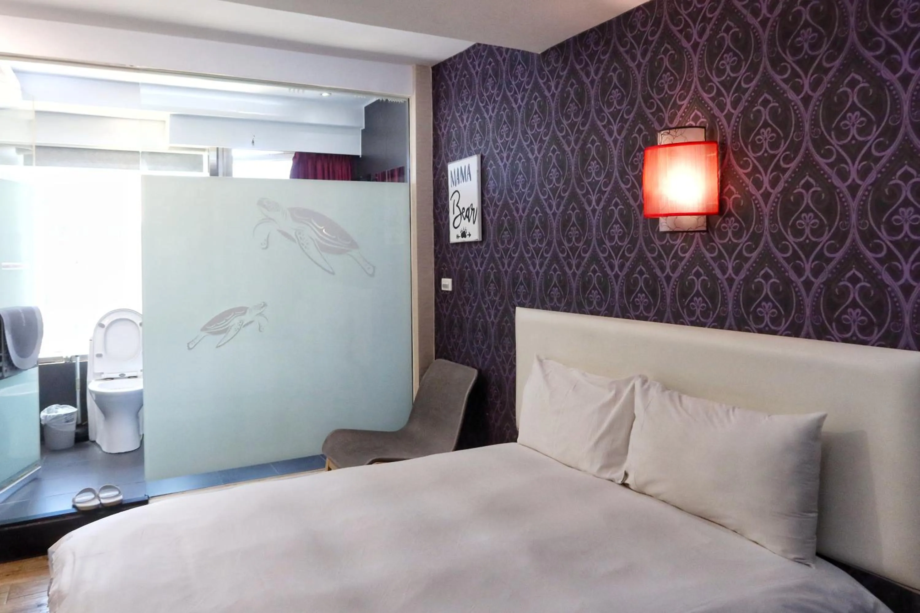 Bedroom, Bed in Love River Inn 愛河日央