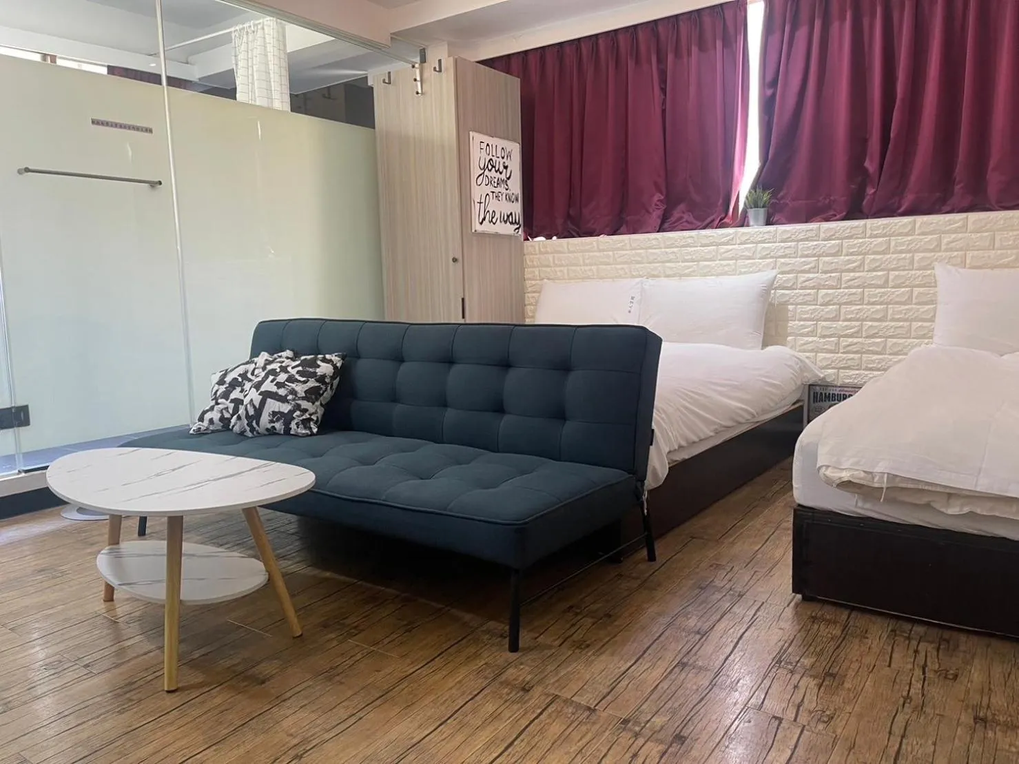 Photo of the whole room, Bed in Love River Inn 愛河日央