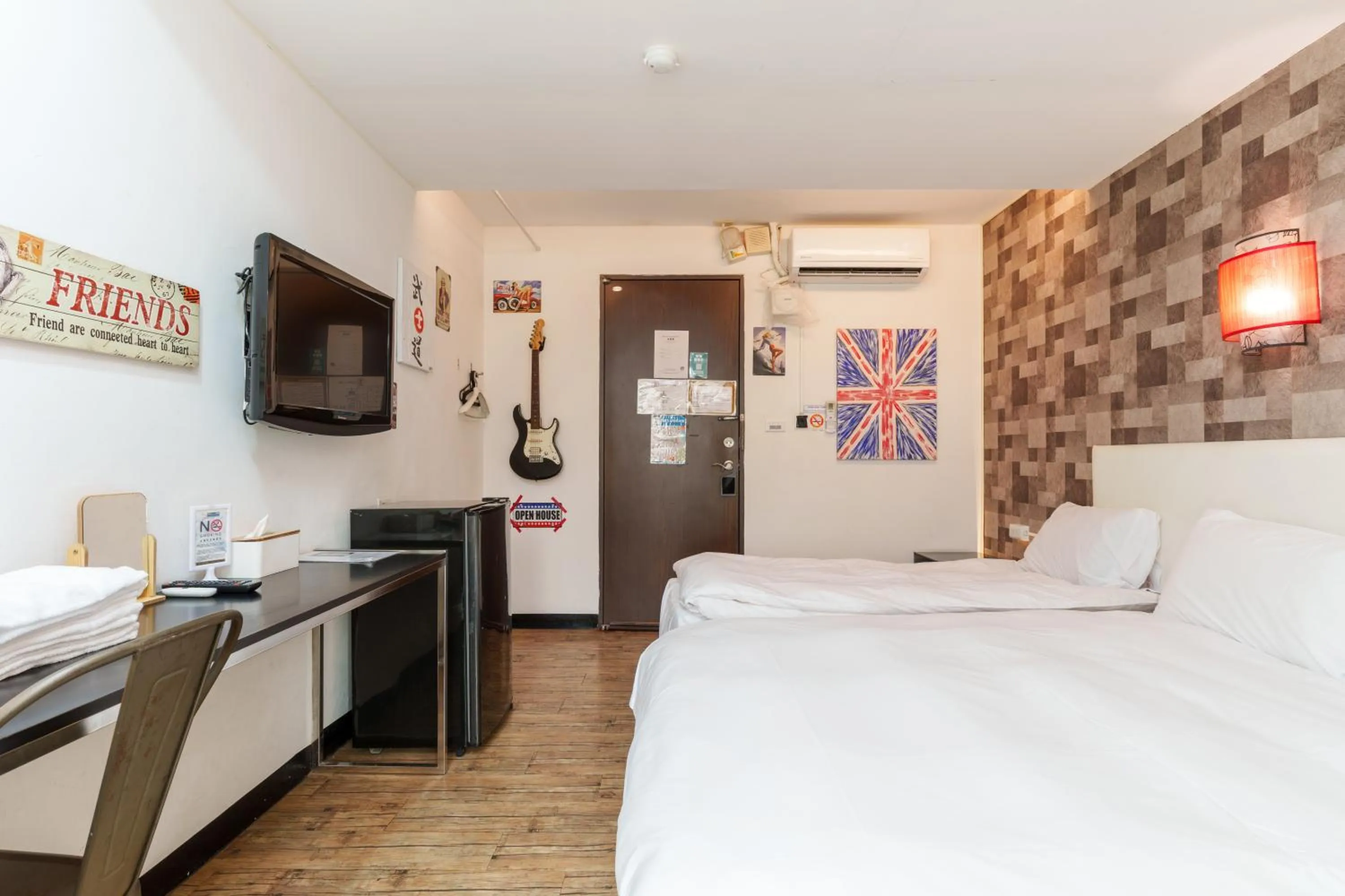 Bedroom, Bed in Love River Inn 愛河日央