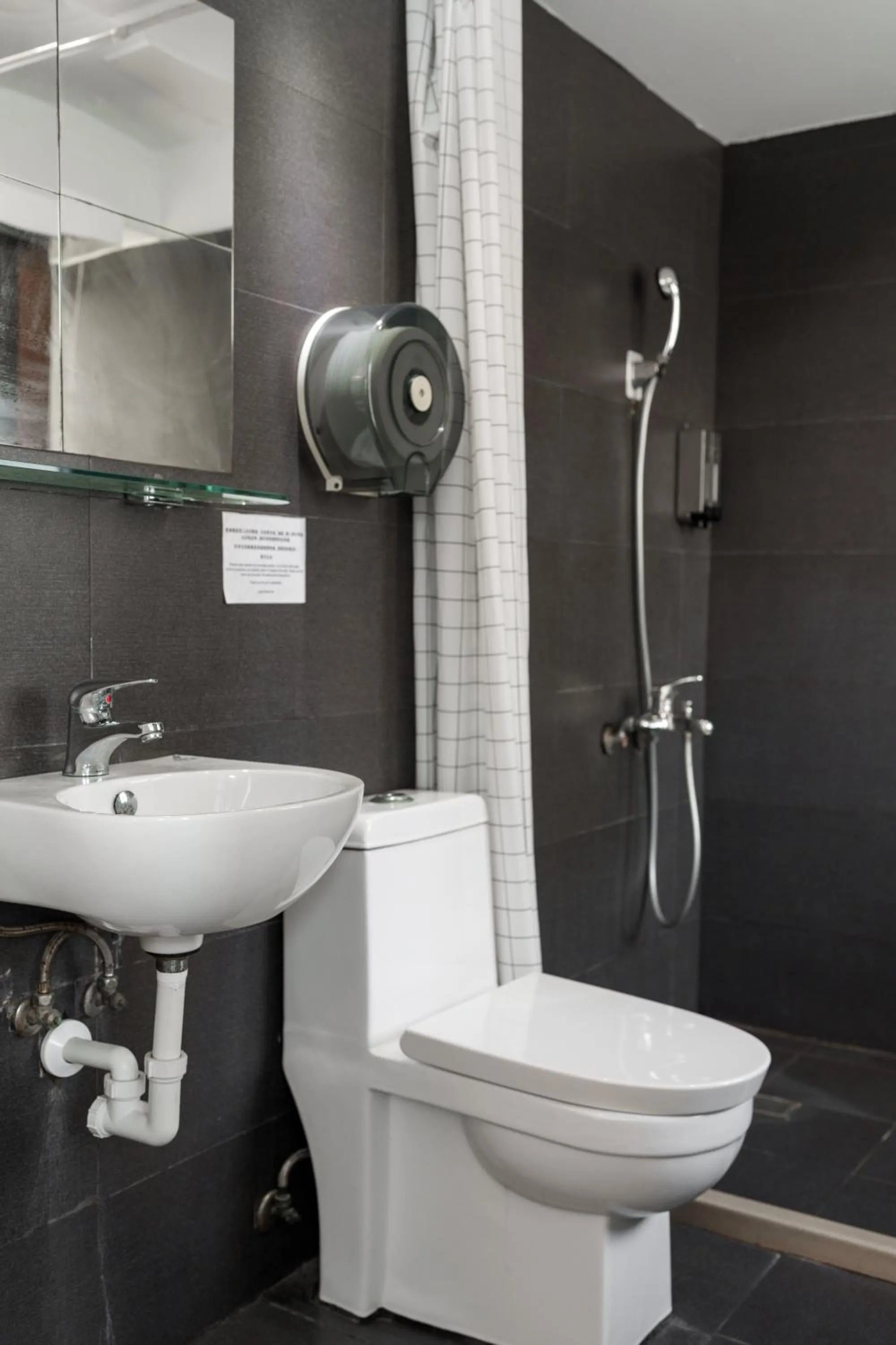 Bathroom in Love River Inn 愛河日央