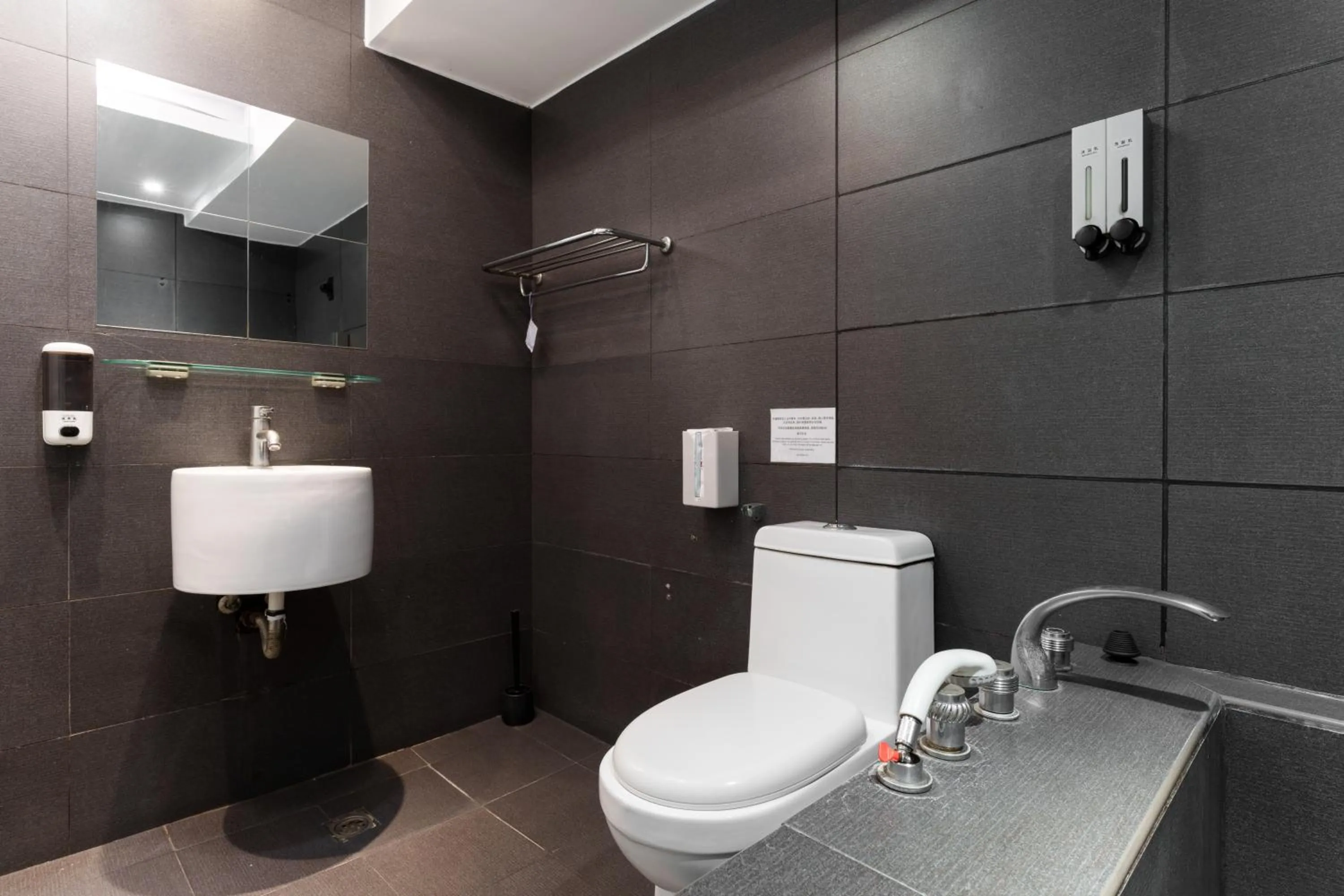 Bathroom in Love River Inn 愛河日央