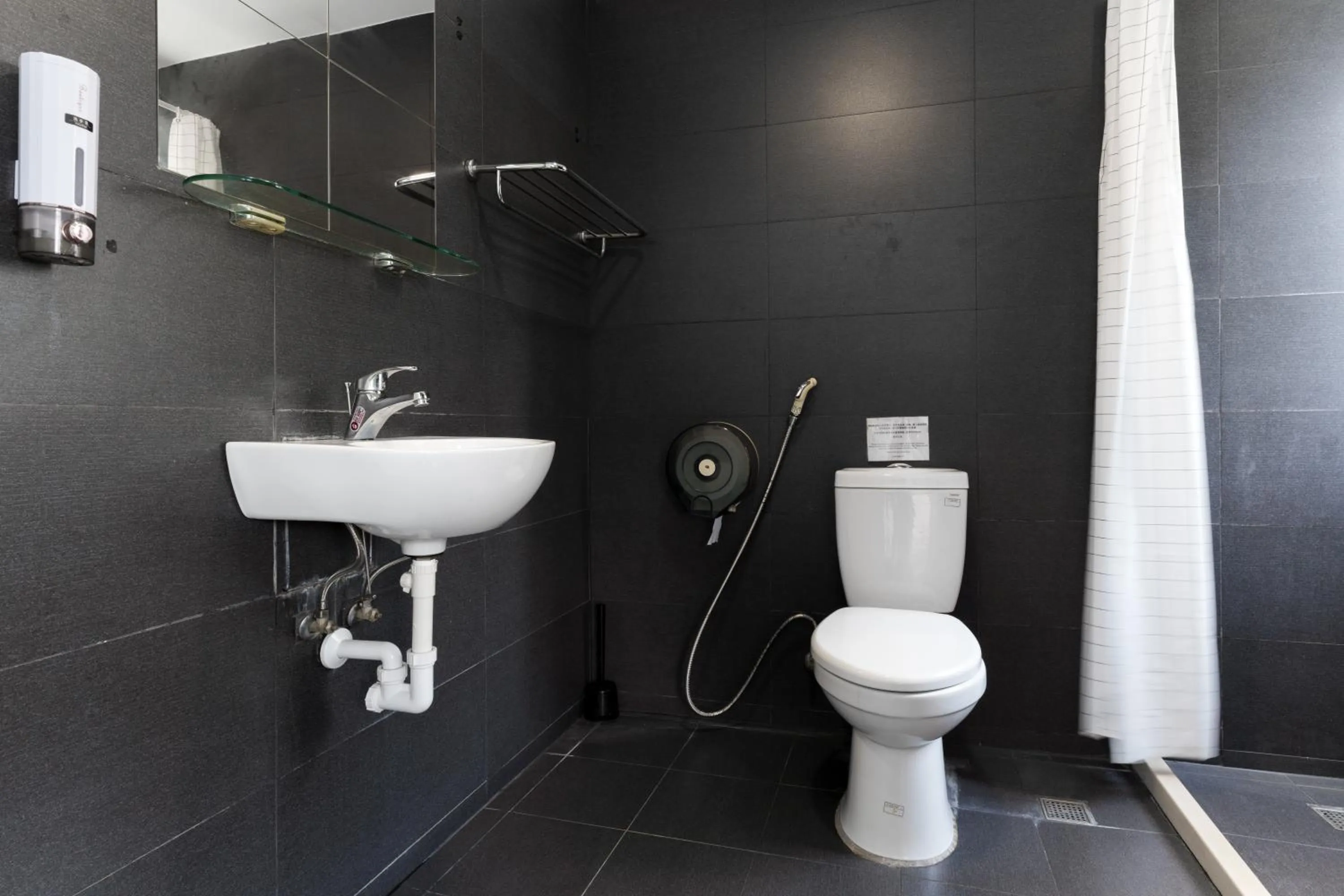 Bathroom in Love River Inn 愛河日央