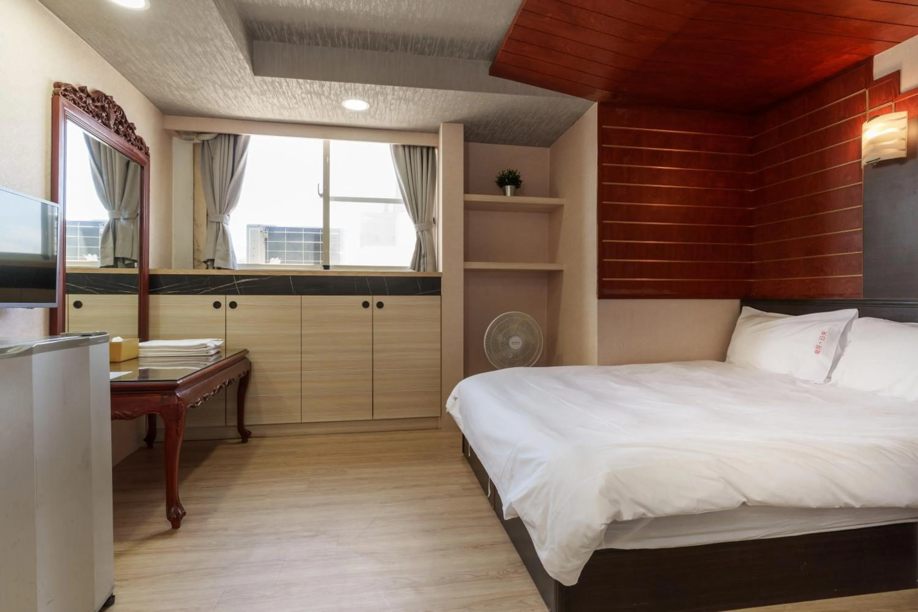 Bedroom, Bed in Love River Inn 愛河日央