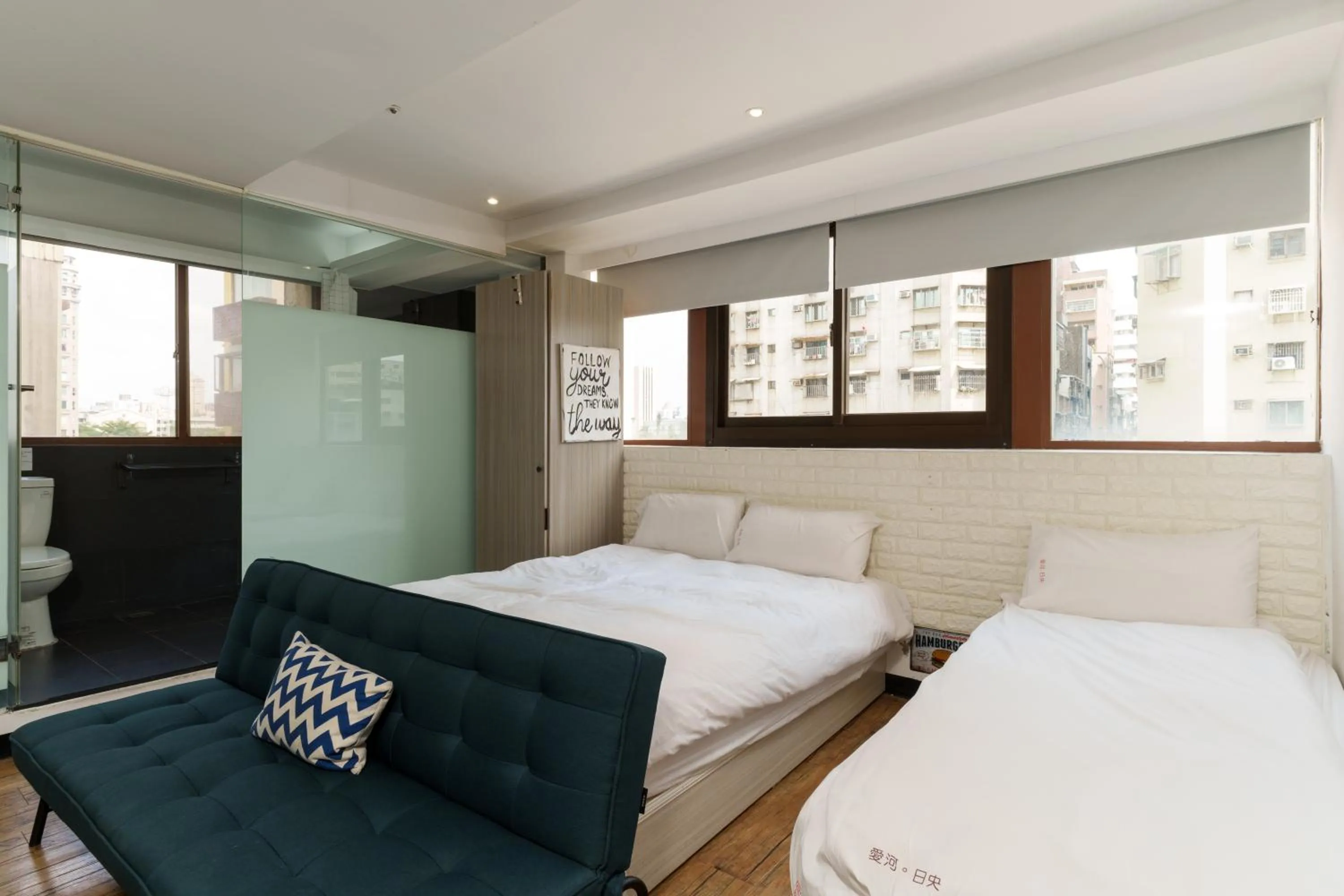 Bedroom, Bed in Love River Inn 愛河日央