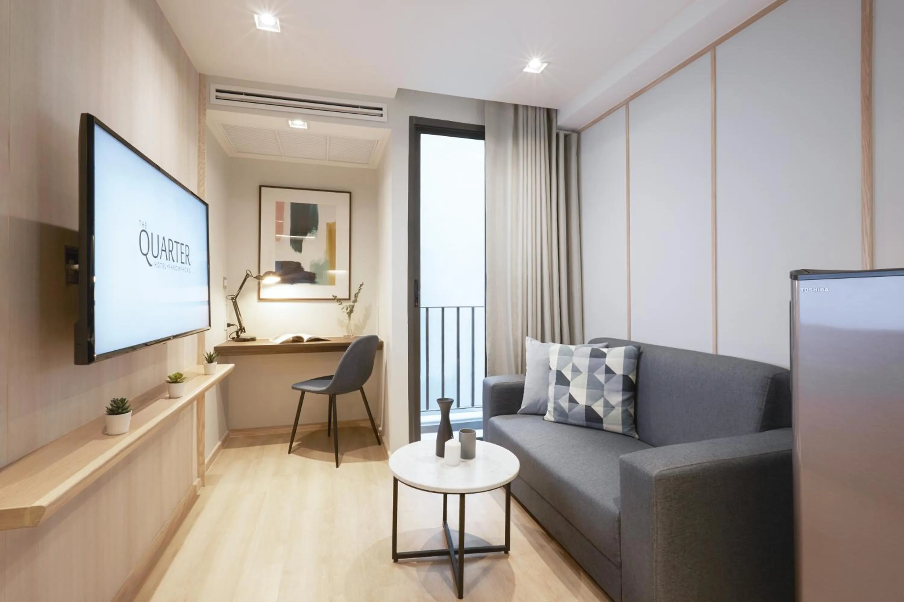 Living room in The Quarter Phromphong by UHG