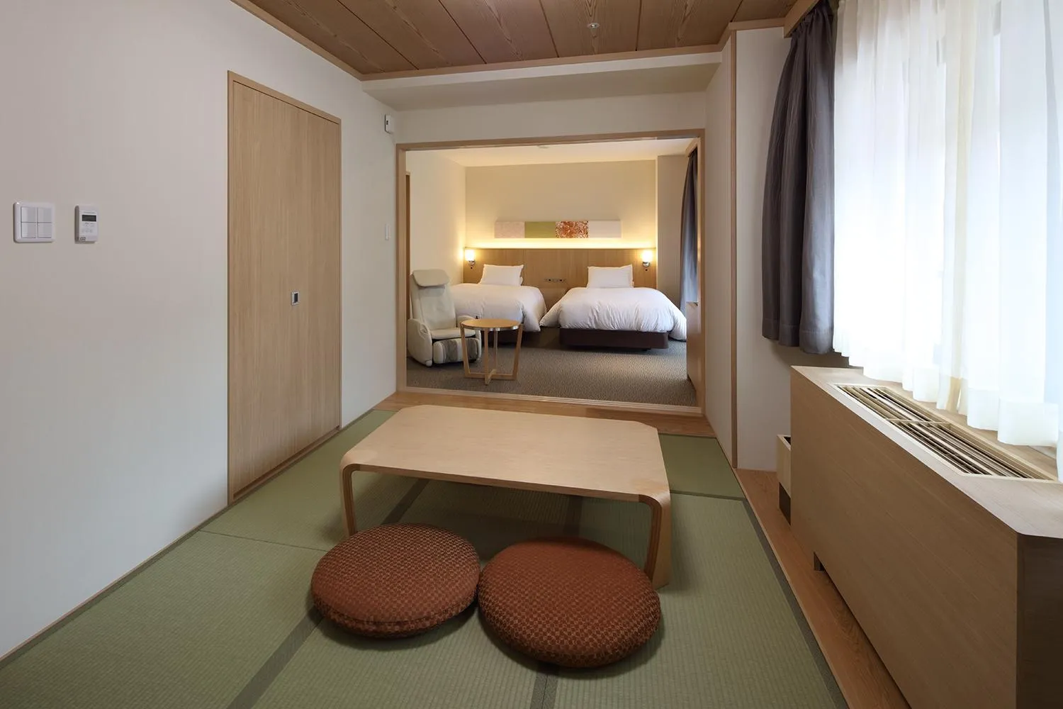 Photo of the whole room, Bed in Dai-ichi Takimotokan