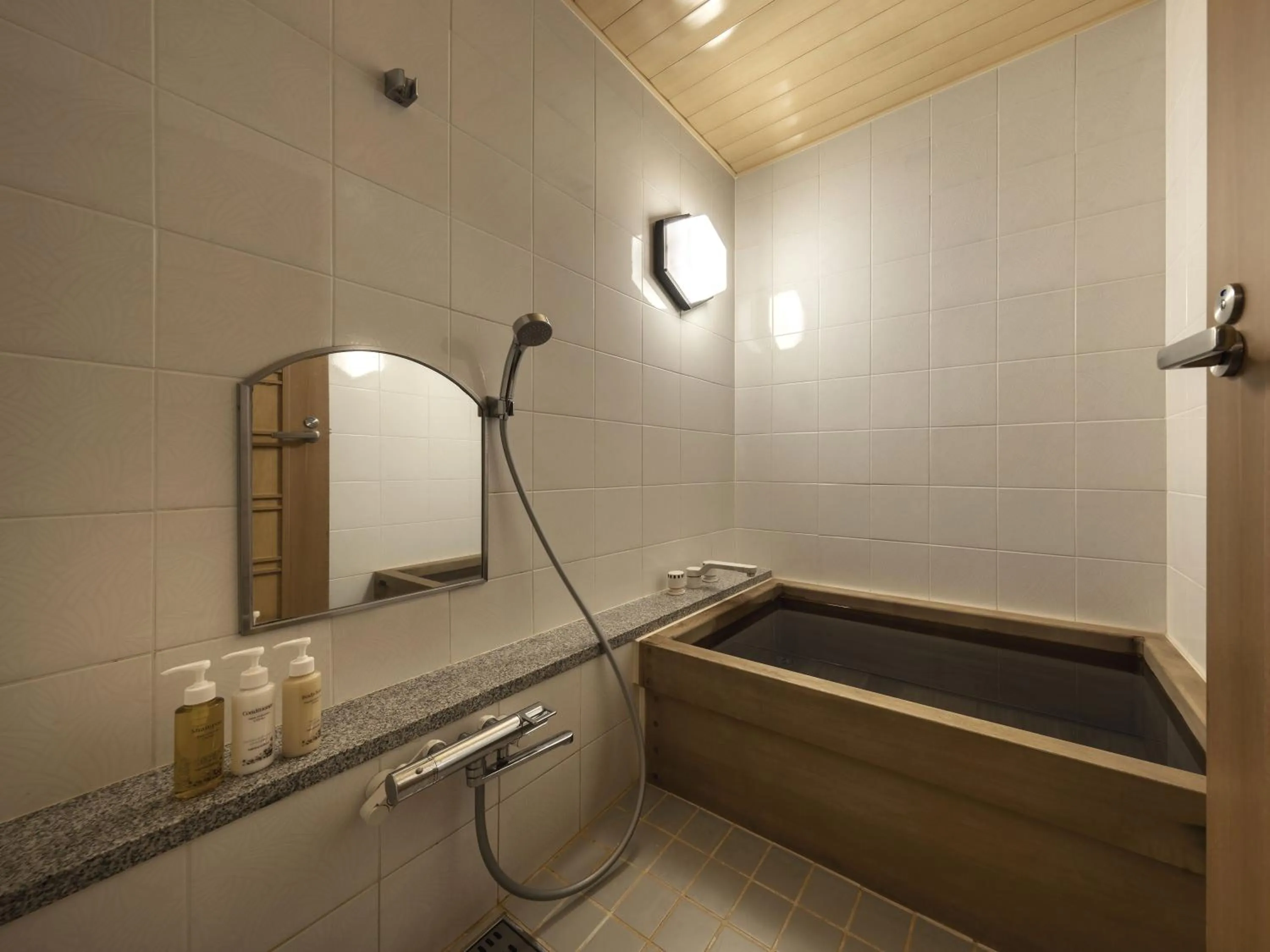 Photo of the whole room in Dai-ichi Takimotokan