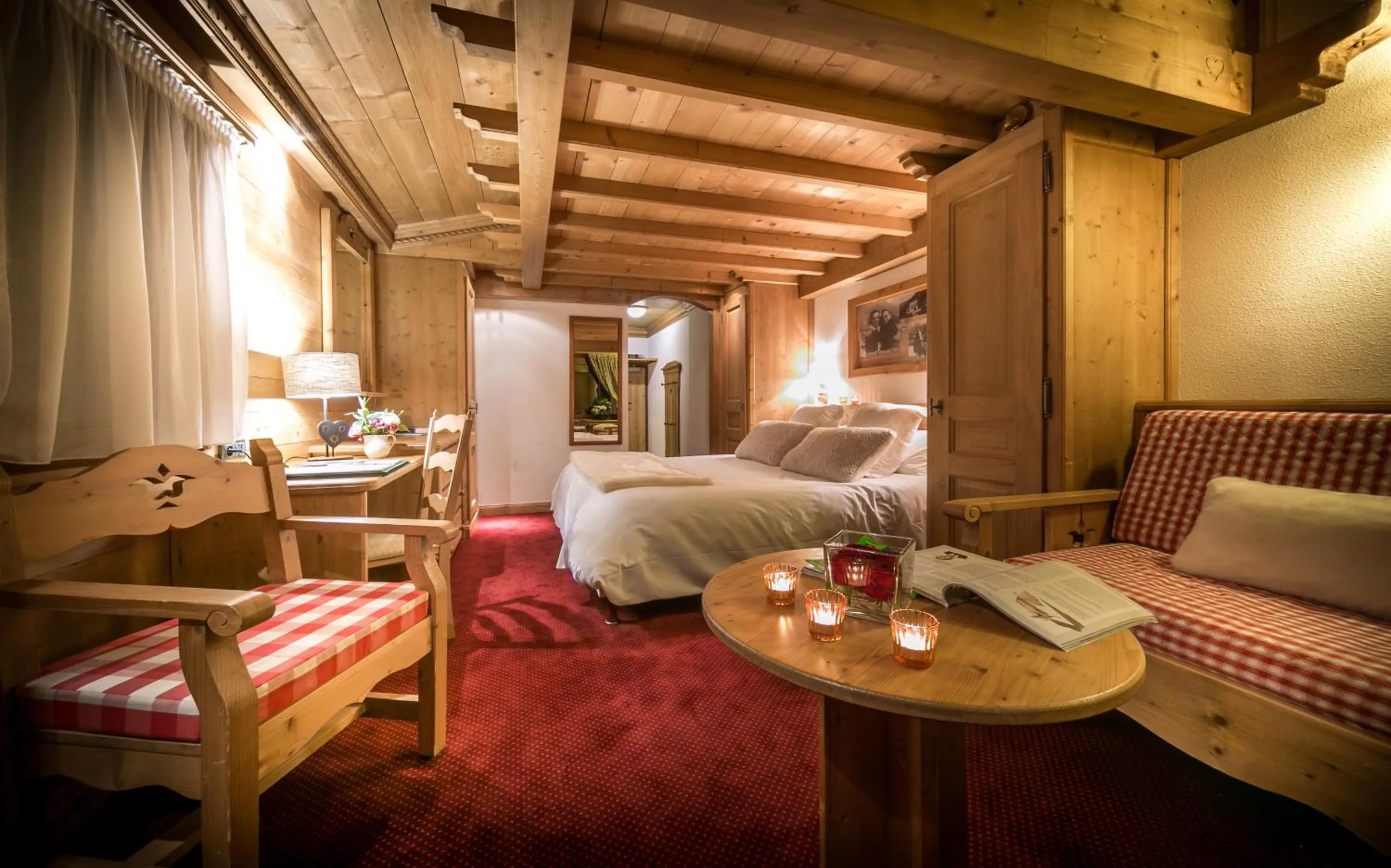 Shower, Bed in Hotel & Spa Le Dahu