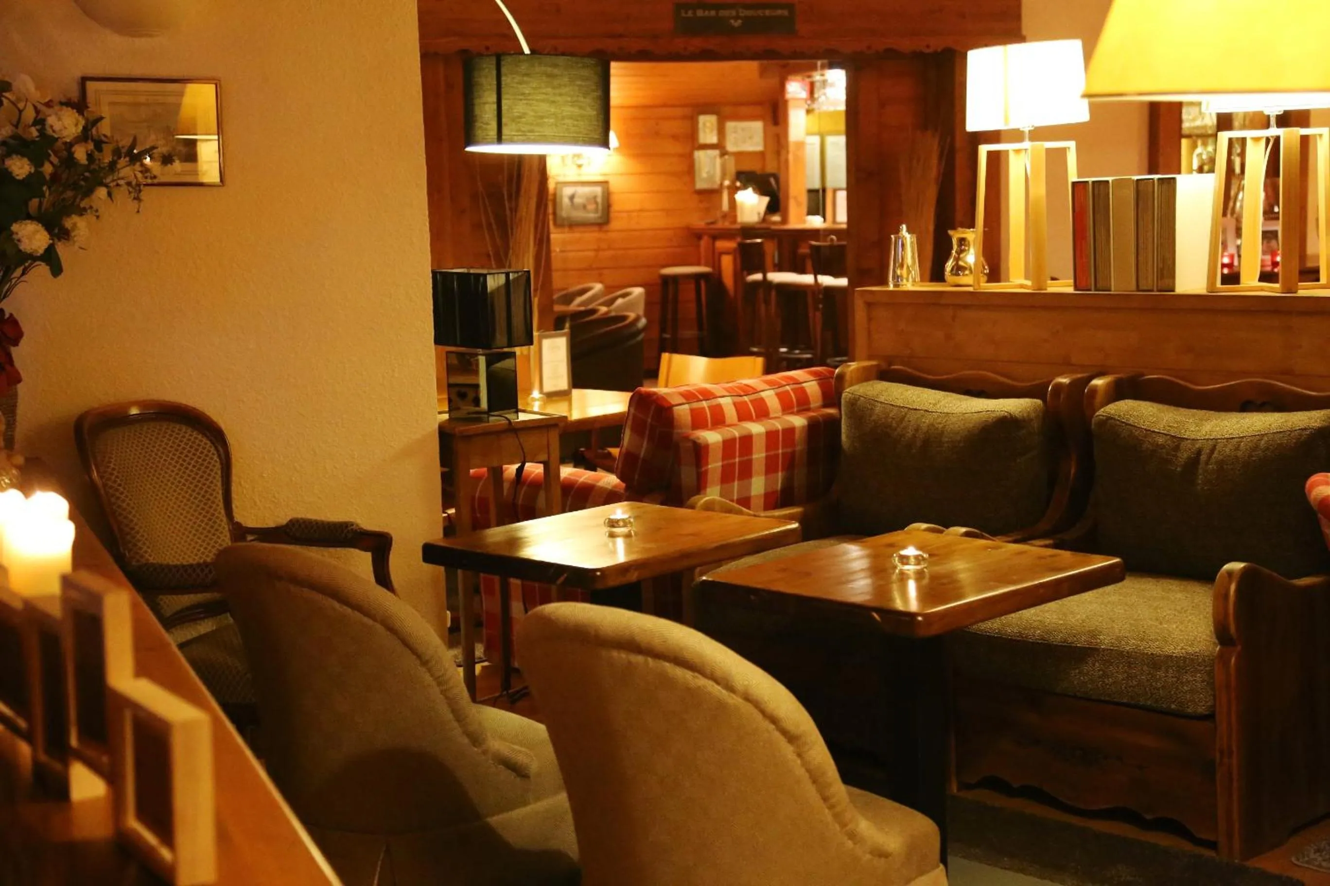 Lounge or bar in Hotel & Spa Le Dahu