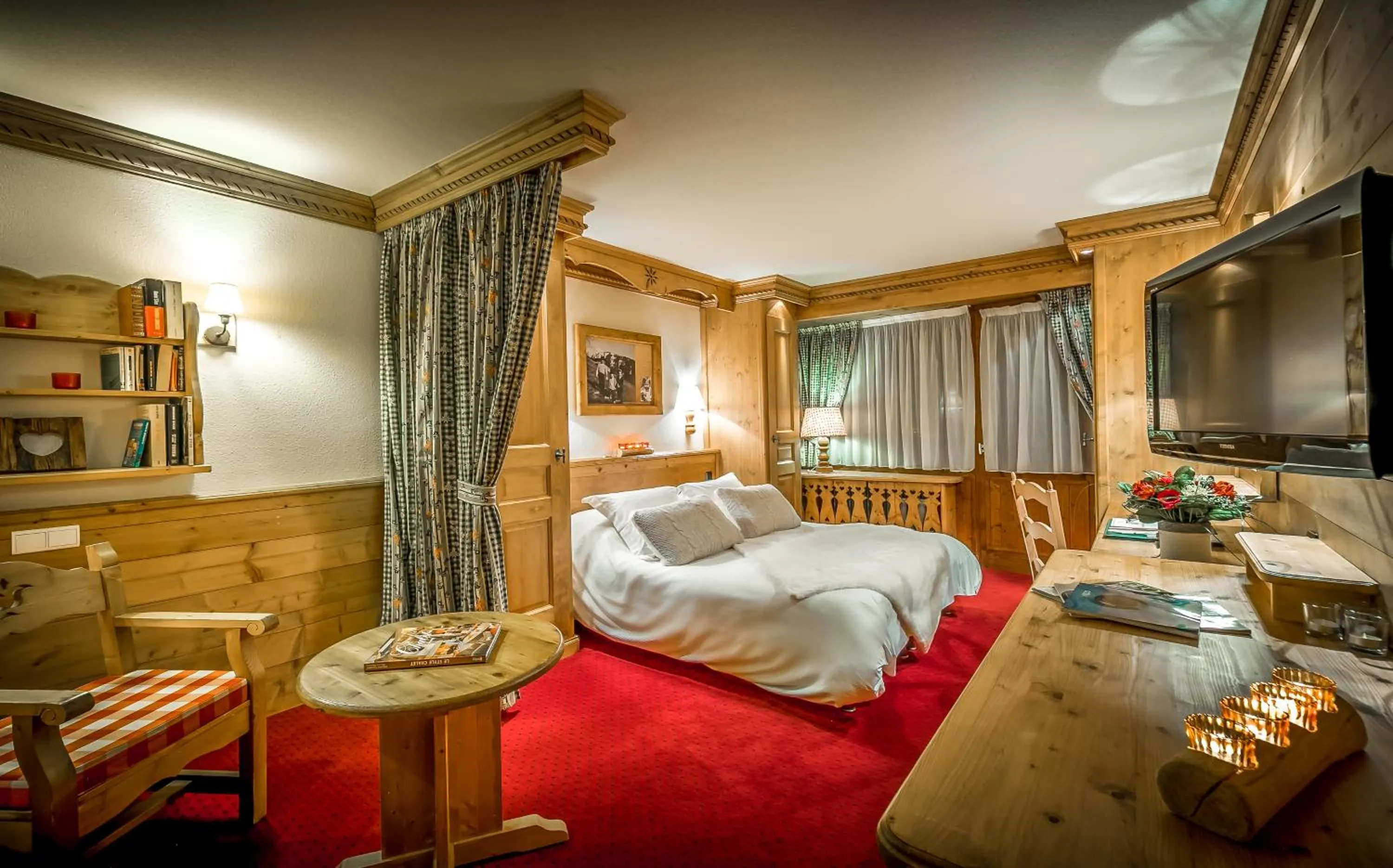 Shower, Bed in Hotel & Spa Le Dahu